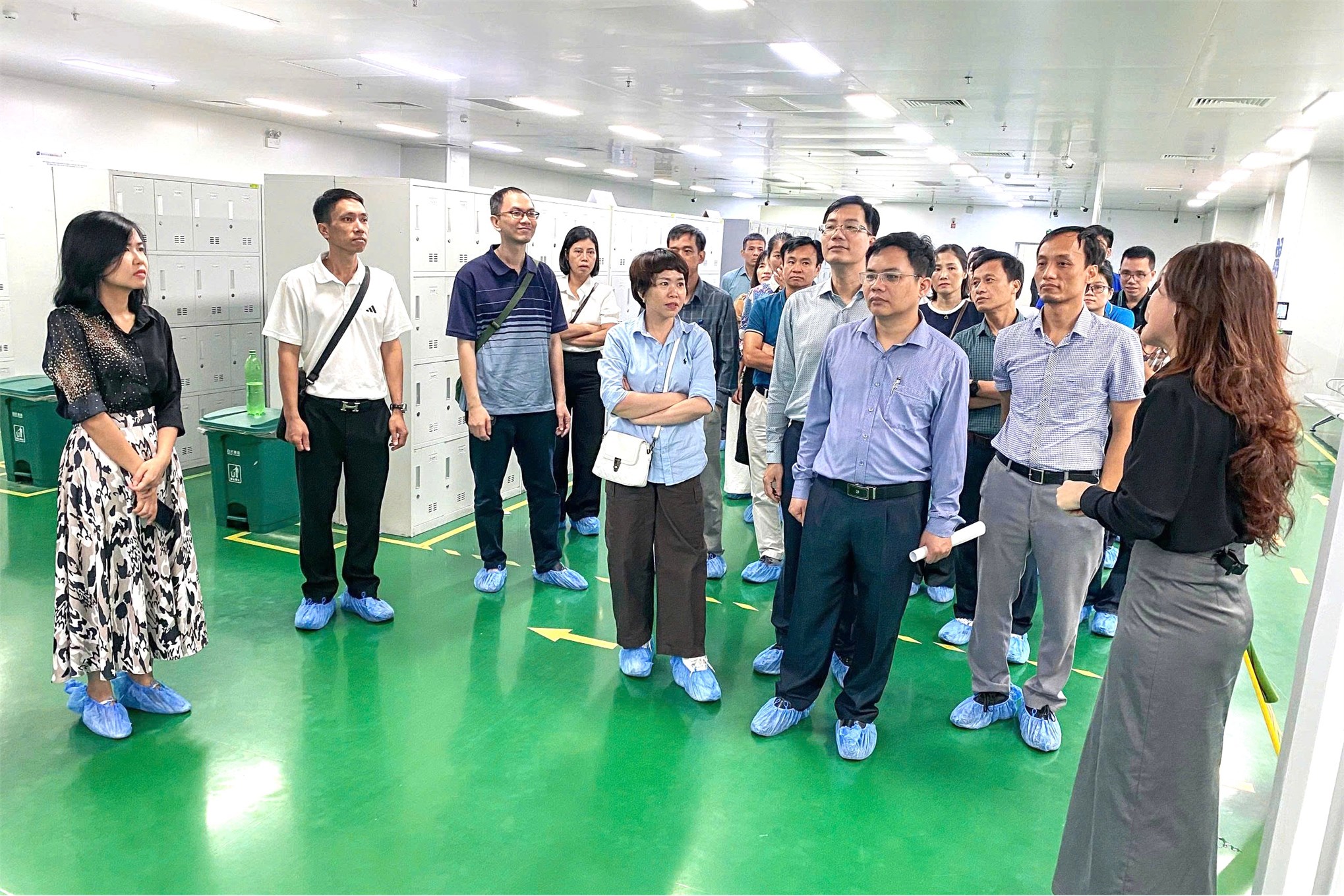 Khoa Tự động hóa, Trường Điện- Điện tử, Đại học Công Nghiệp Hà Nội thăm và làm việc tại Công ty TNHH Sunny Opotech Việt Nam
