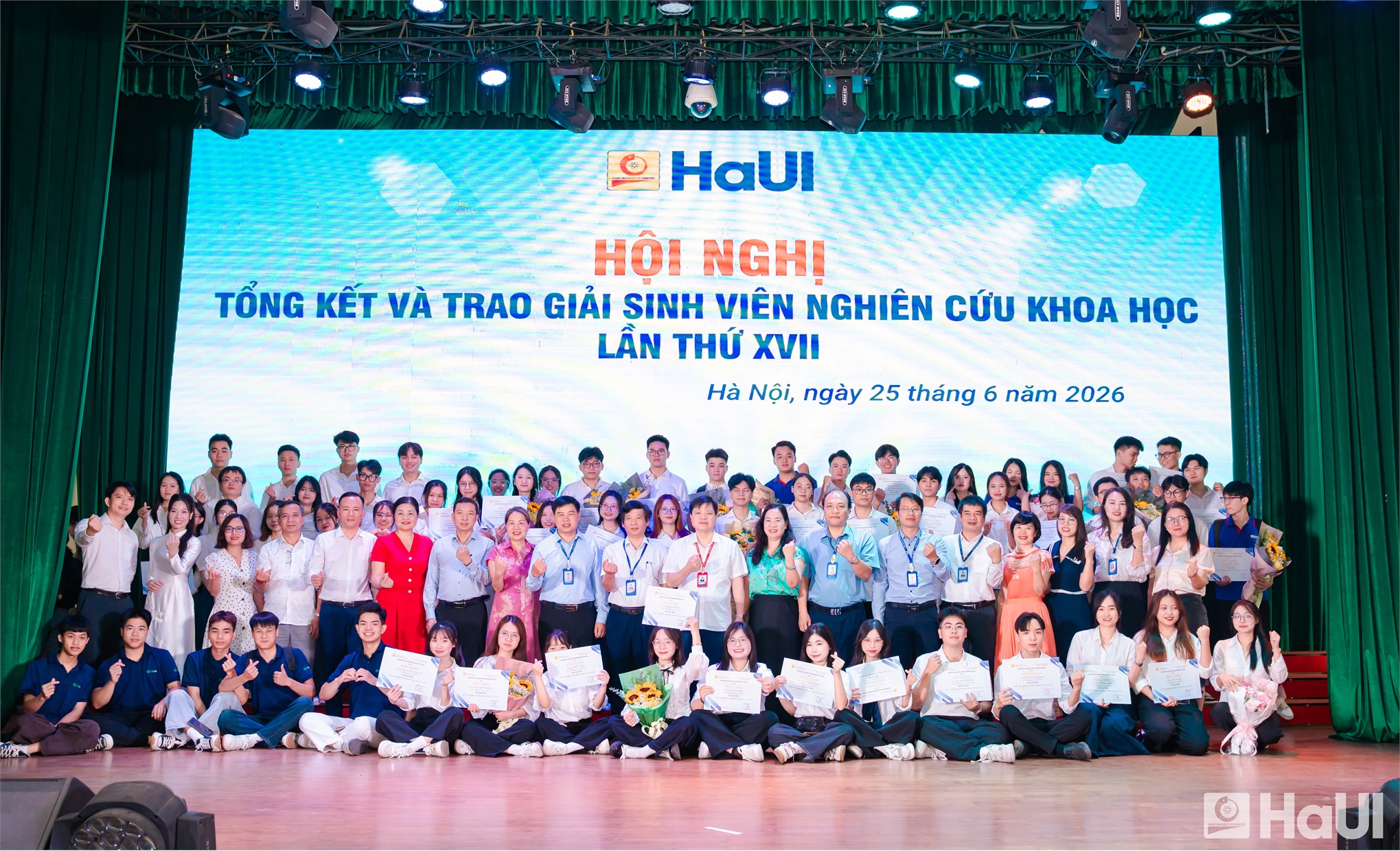 Sinh viên Trường Điện – Điện tử đạt 86 giải thưởng tại Hội nghị Sinh viên nghiên cứu khoa học lần thứ XVII