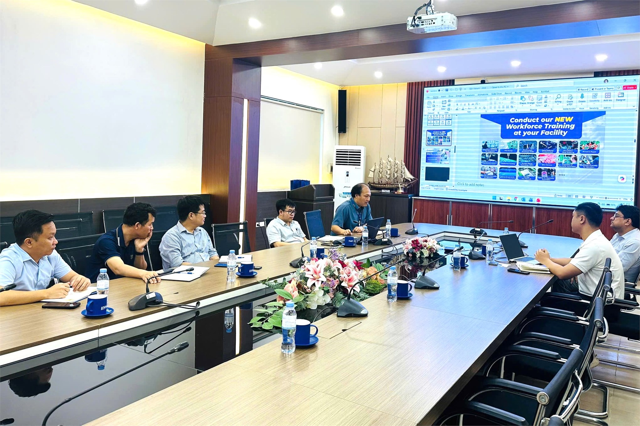 Trường Điện – Điện tử làm việc với Hiệp hội Điện tử toàn cầu (GEA), thúc đẩy hợp tác phát triển nguồn nhân lực Kỹ thuật điện tử