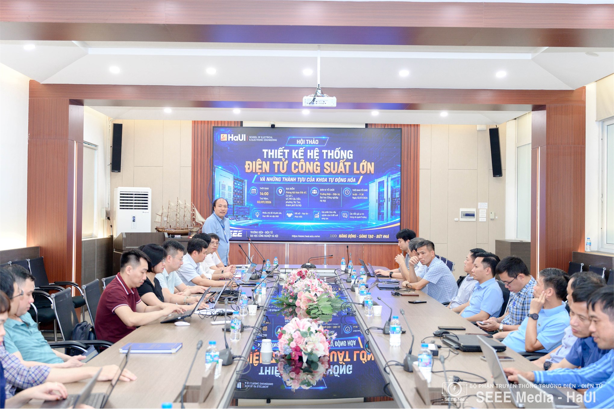 Trường Điện – Điện tử tổ chức Hội thảo `Thiết kế hệ thống điện tử công suất lớn và những thành tựu của Khoa Tự động hóa`