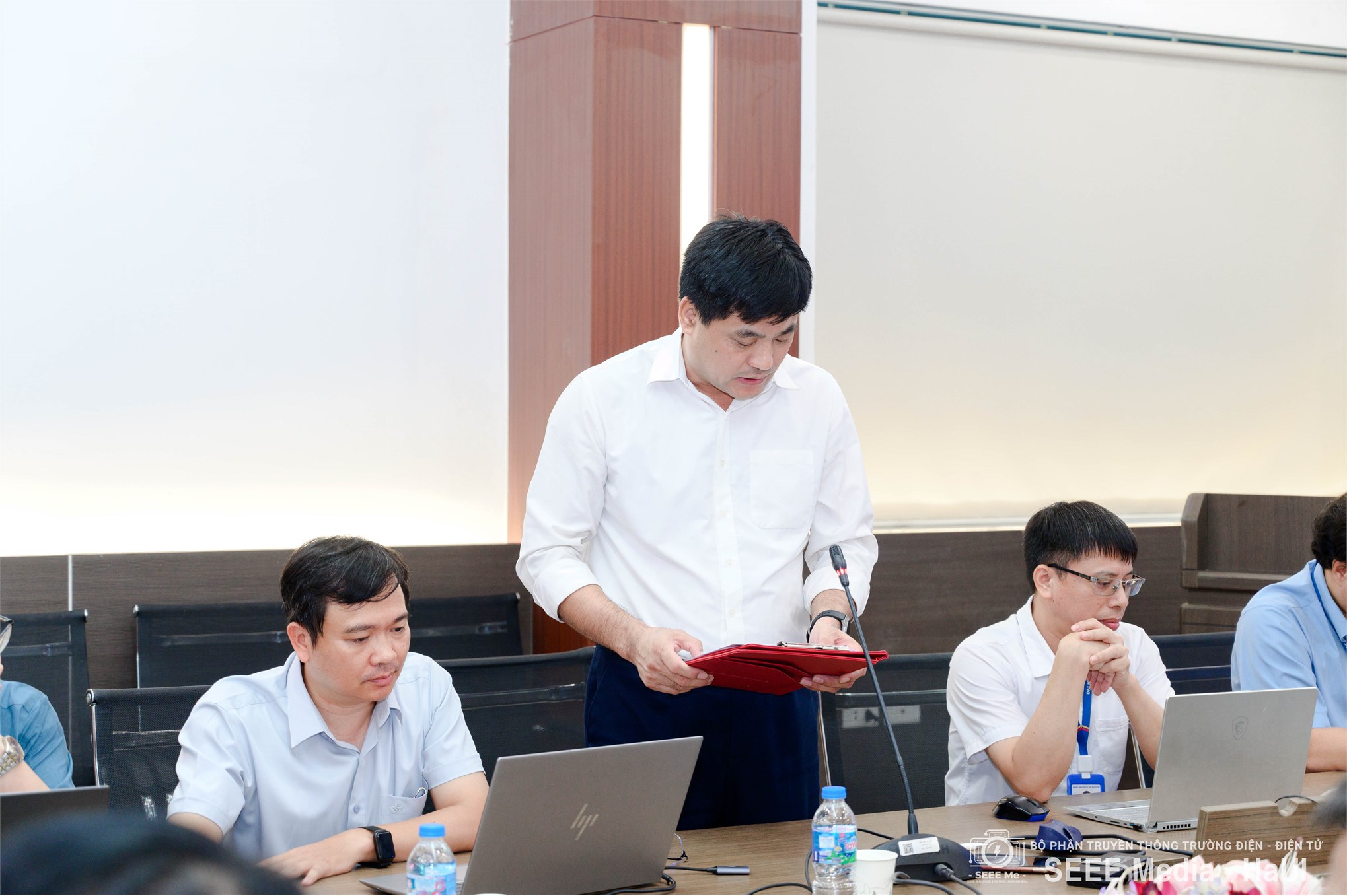 Trường Điện – Điện tử tổ chức Hội thảo `Thiết kế hệ thống điện tử công suất lớn và những thành tựu của Khoa Tự động hóa`