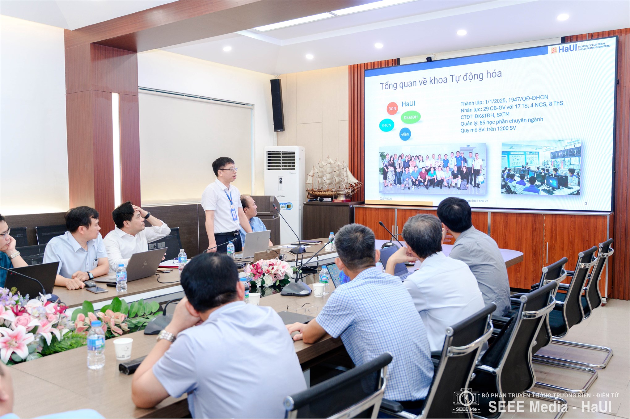Trường Điện – Điện tử tổ chức Hội thảo `Thiết kế hệ thống điện tử công suất lớn và những thành tựu của Khoa Tự động hóa`