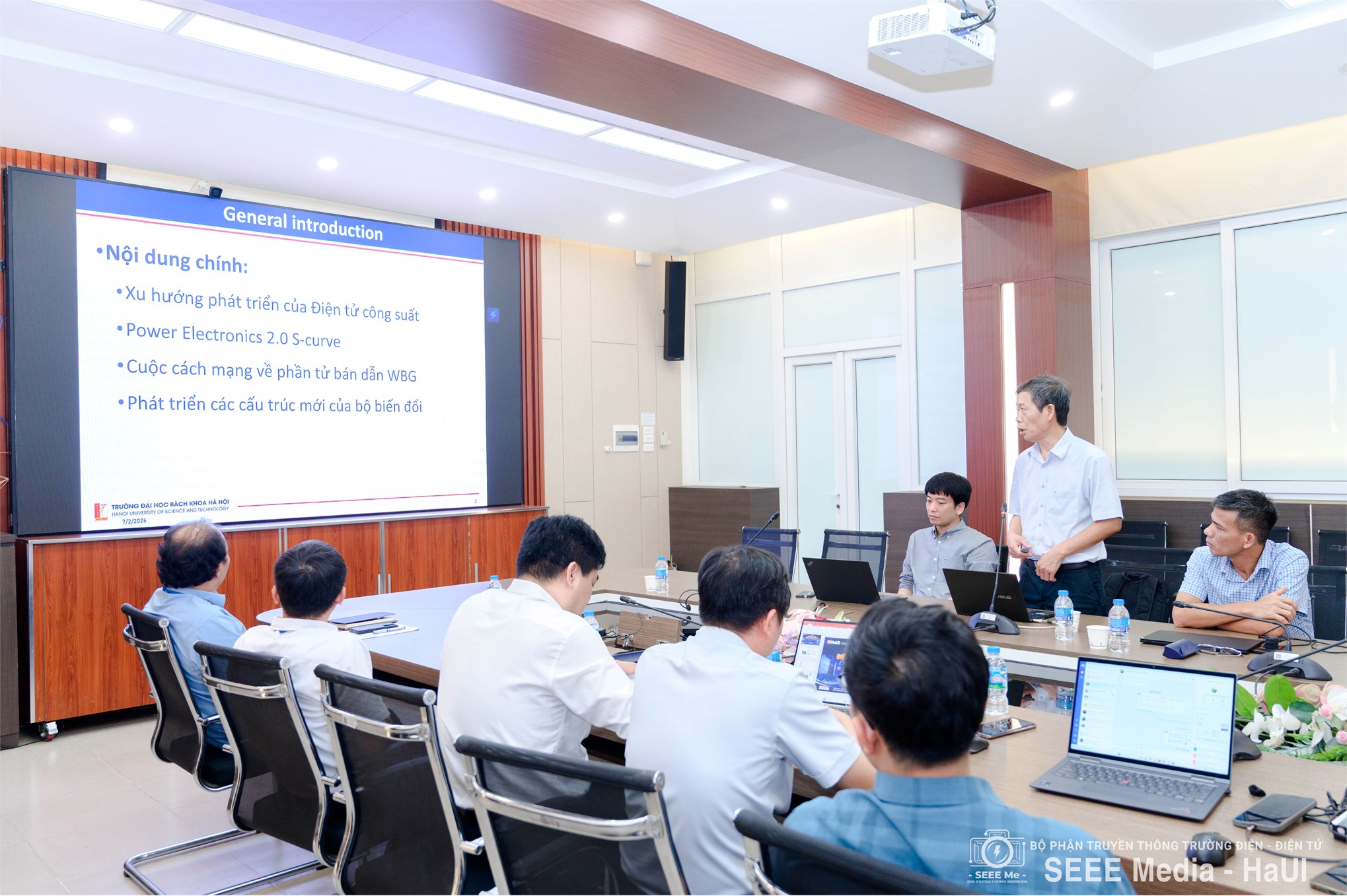 Trường Điện – Điện tử tổ chức Hội thảo `Thiết kế hệ thống điện tử công suất lớn và những thành tựu của Khoa Tự động hóa`
