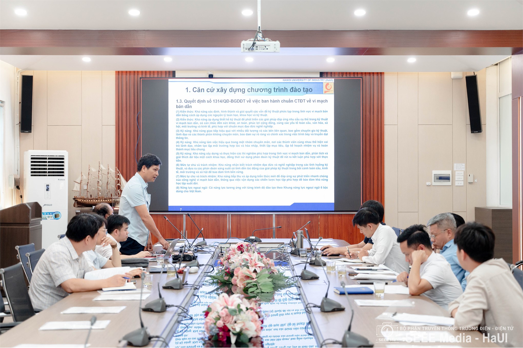 Trường Điện – Điện tử tổ chức Hội thảo lấy ý kiến xây dựng Chương trình đào tạo Thạc sĩ tài năng Kỹ thuật điện tử (chuyên sâu Thiết kế vi mạch bán dẫn)