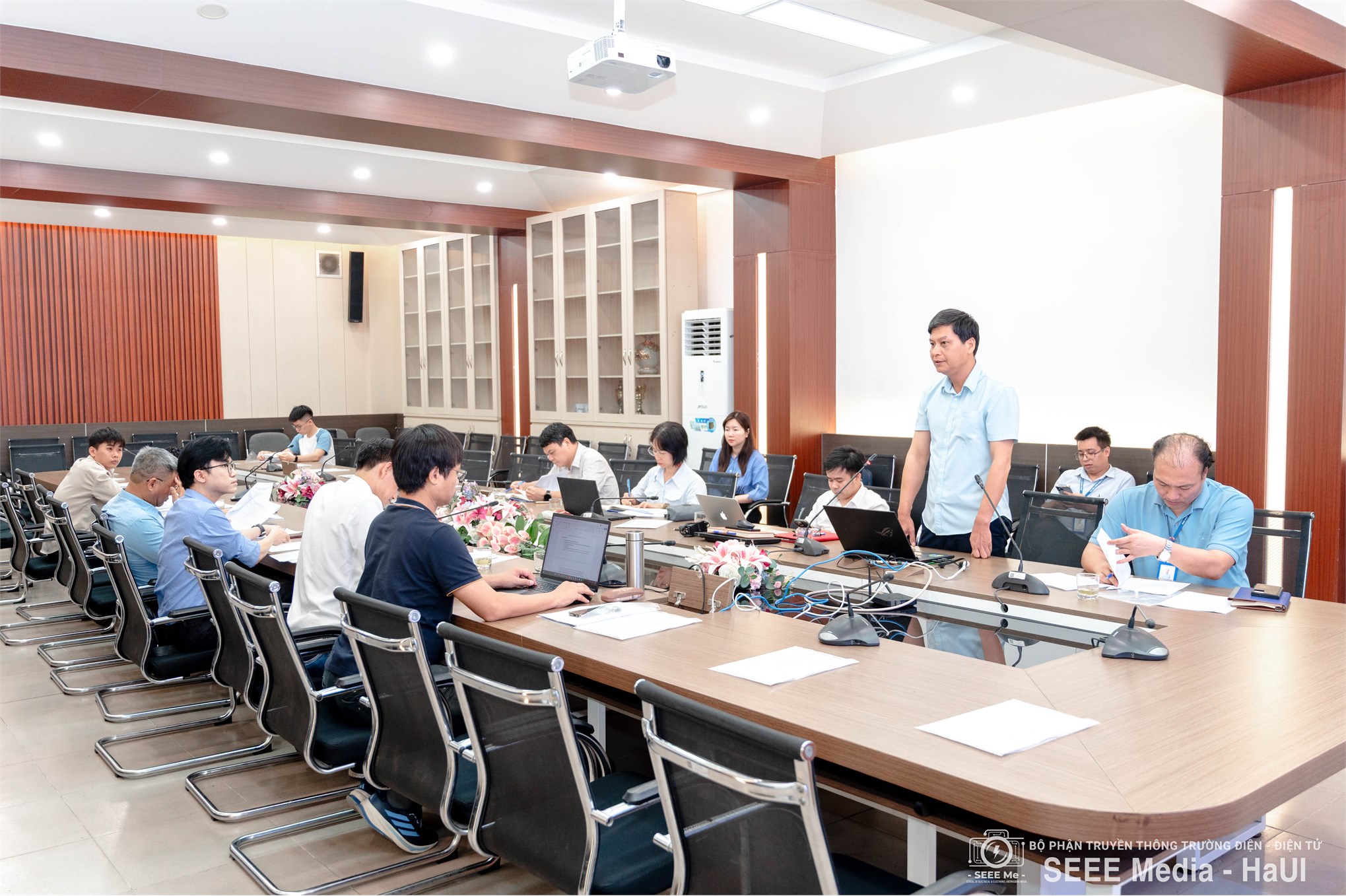 Trường Điện – Điện tử tổ chức Hội thảo lấy ý kiến xây dựng Chương trình đào tạo Thạc sĩ tài năng Kỹ thuật điện tử (chuyên sâu Thiết kế vi mạch bán dẫn)