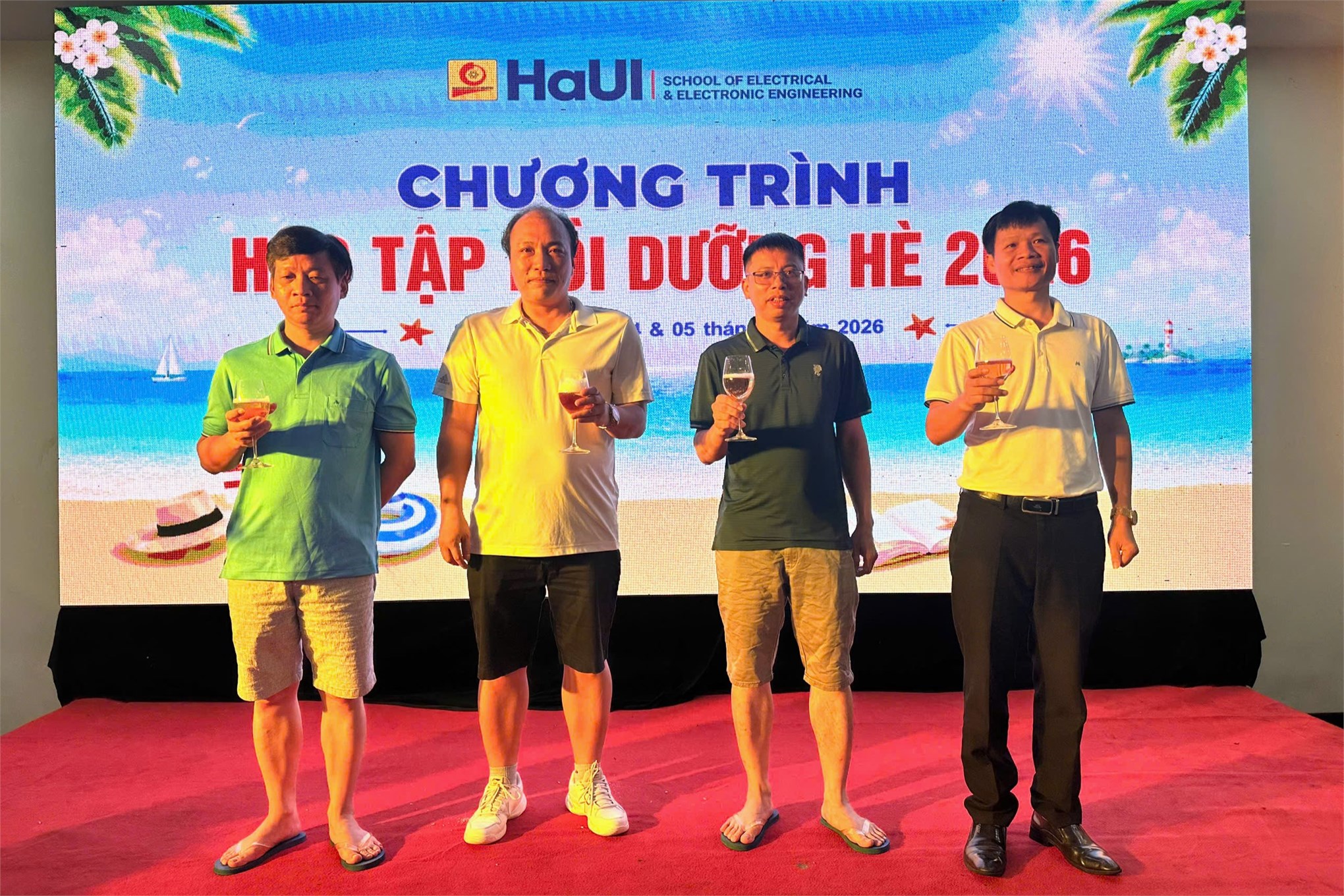 Trường Điện – Điện tử tổ chức thành công chương trình tham quan, học tập bồi dưỡng hè 2026 – tăng cường gắn kết và phát triển đội ngũ
