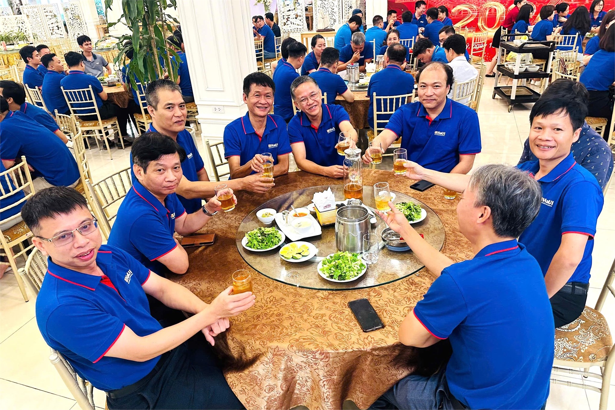 Trường Điện – Điện tử tổ chức thành công chương trình tham quan, học tập bồi dưỡng hè 2026 – tăng cường gắn kết và phát triển đội ngũ