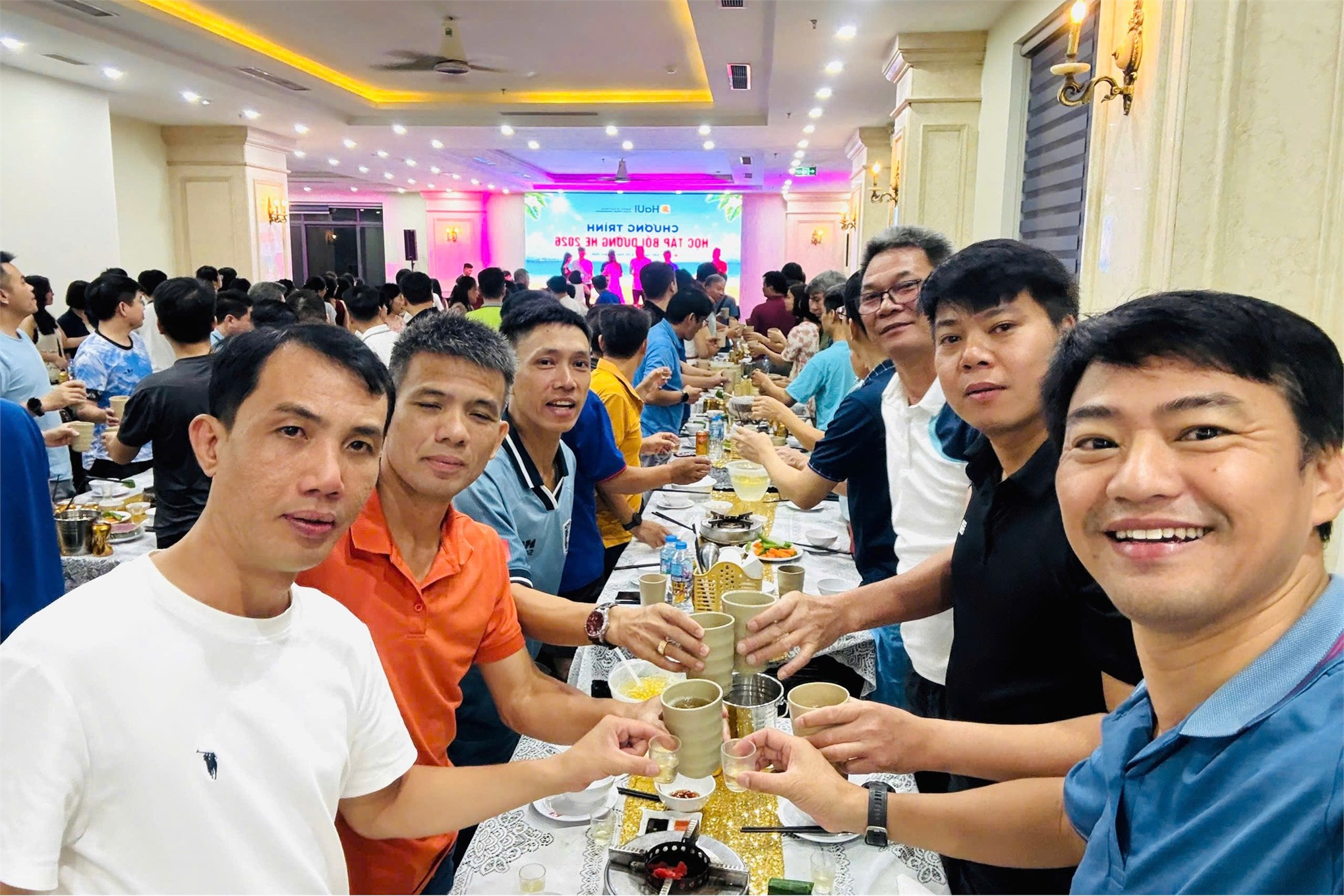 Trường Điện – Điện tử tổ chức thành công chương trình tham quan, học tập bồi dưỡng hè 2026 – tăng cường gắn kết và phát triển đội ngũ