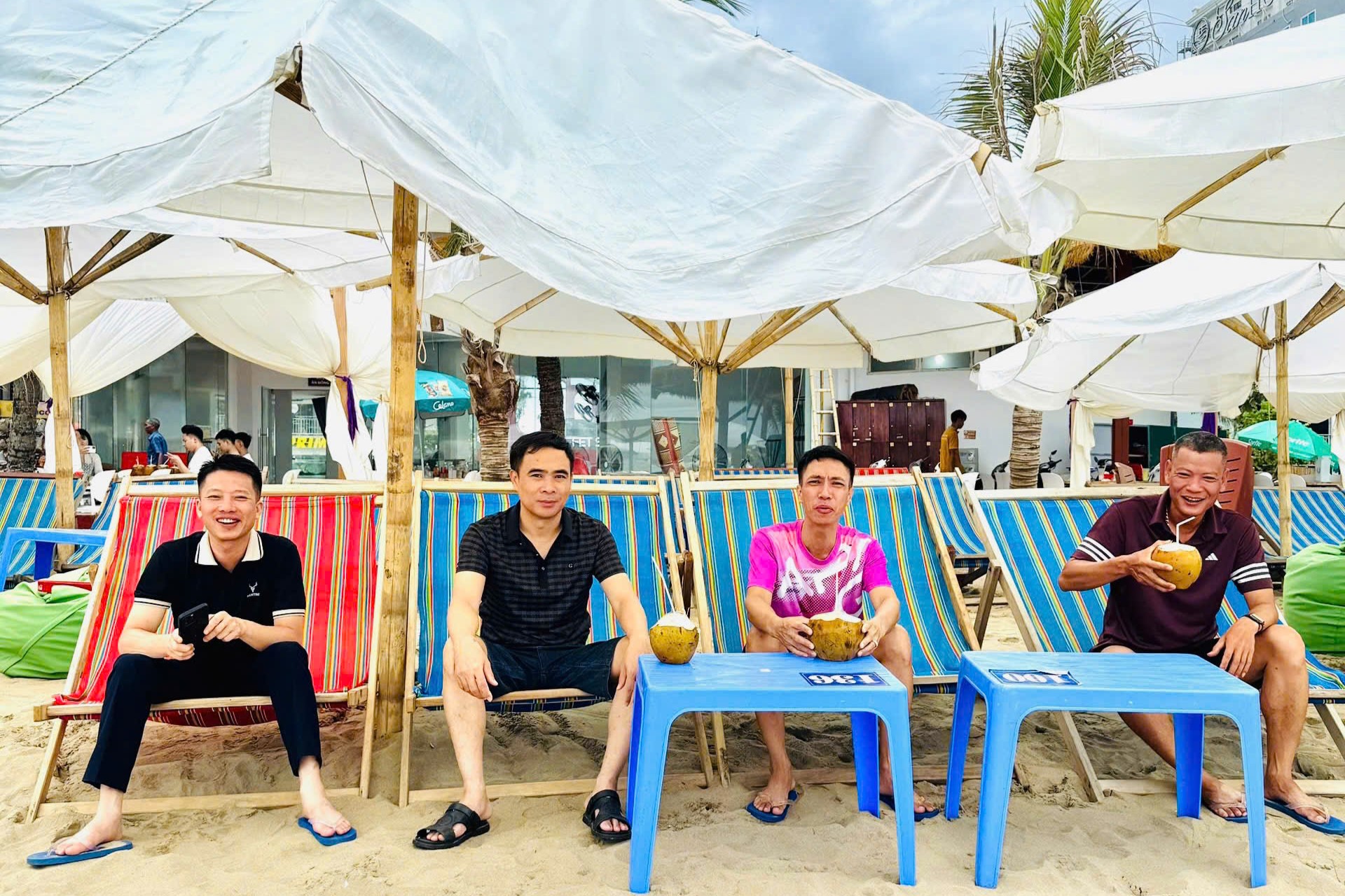 Trường Điện – Điện tử tổ chức thành công chương trình tham quan, học tập bồi dưỡng hè 2026 – tăng cường gắn kết và phát triển đội ngũ