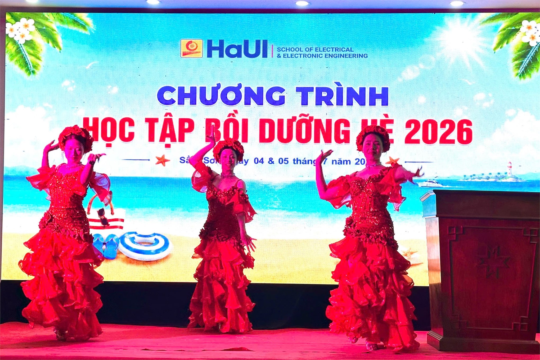 Trường Điện – Điện tử tổ chức thành công chương trình tham quan, học tập bồi dưỡng hè 2026 – tăng cường gắn kết và phát triển đội ngũ
