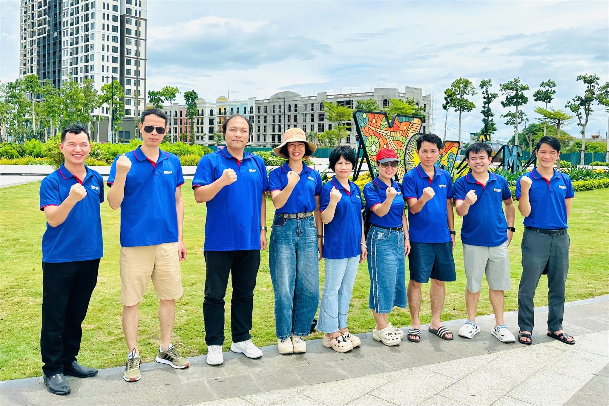 Trường Điện – Điện tử tổ chức thành công chương trình tham quan, học tập bồi dưỡng hè 2026 – tăng cường gắn kết và phát triển đội ngũ