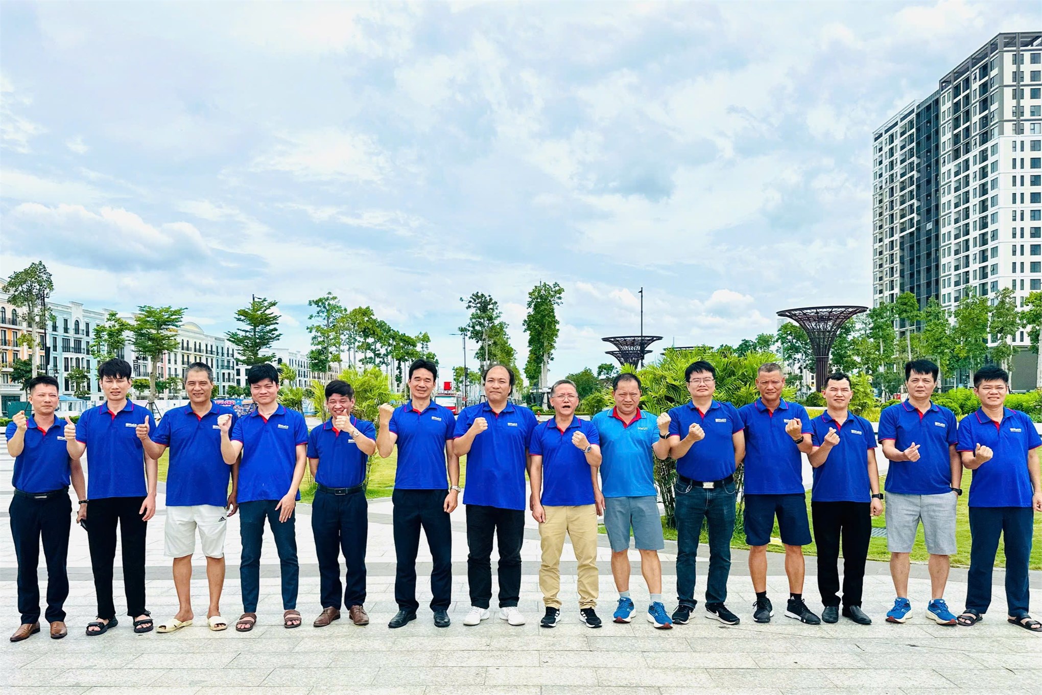 Trường Điện – Điện tử tổ chức thành công chương trình tham quan, học tập bồi dưỡng hè 2026 – tăng cường gắn kết và phát triển đội ngũ