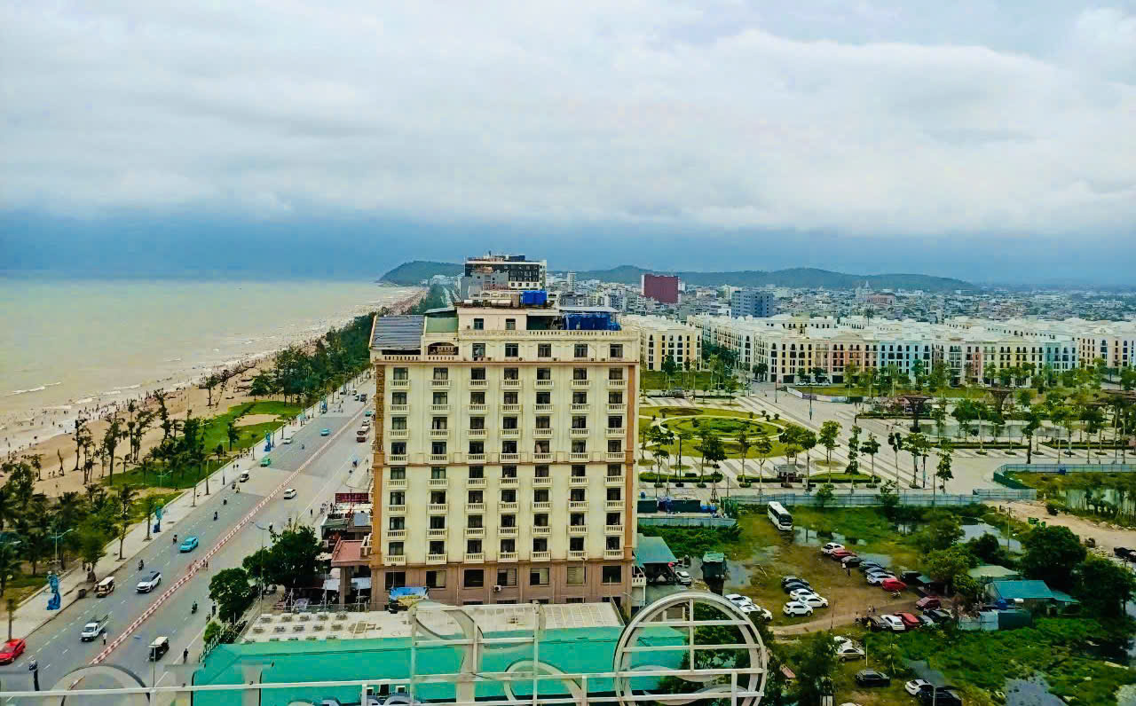 Trường Điện – Điện tử tổ chức thành công chương trình tham quan, học tập bồi dưỡng hè 2026 – tăng cường gắn kết và phát triển đội ngũ
