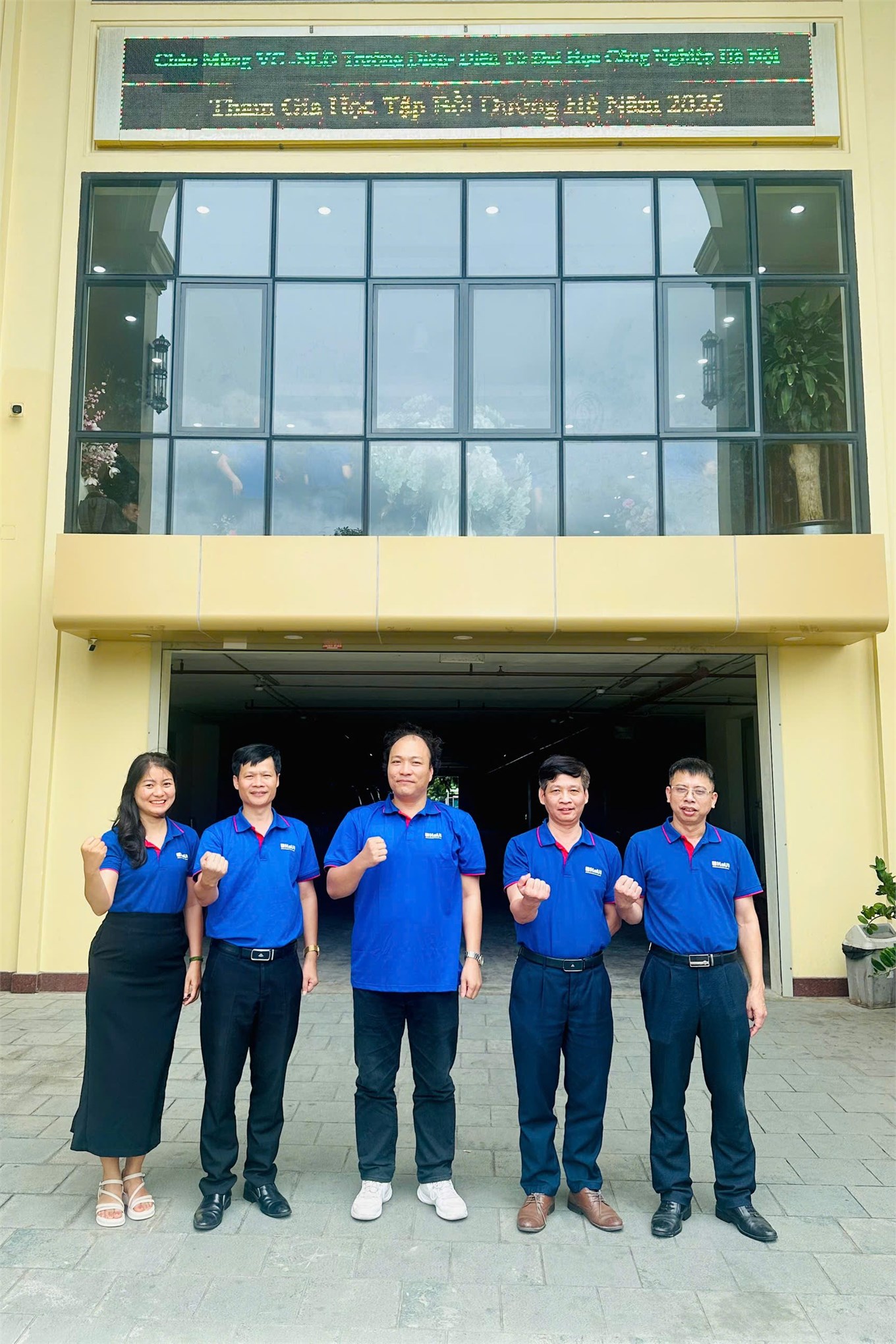 Trường Điện – Điện tử tổ chức thành công chương trình tham quan, học tập bồi dưỡng hè 2026 – tăng cường gắn kết và phát triển đội ngũ