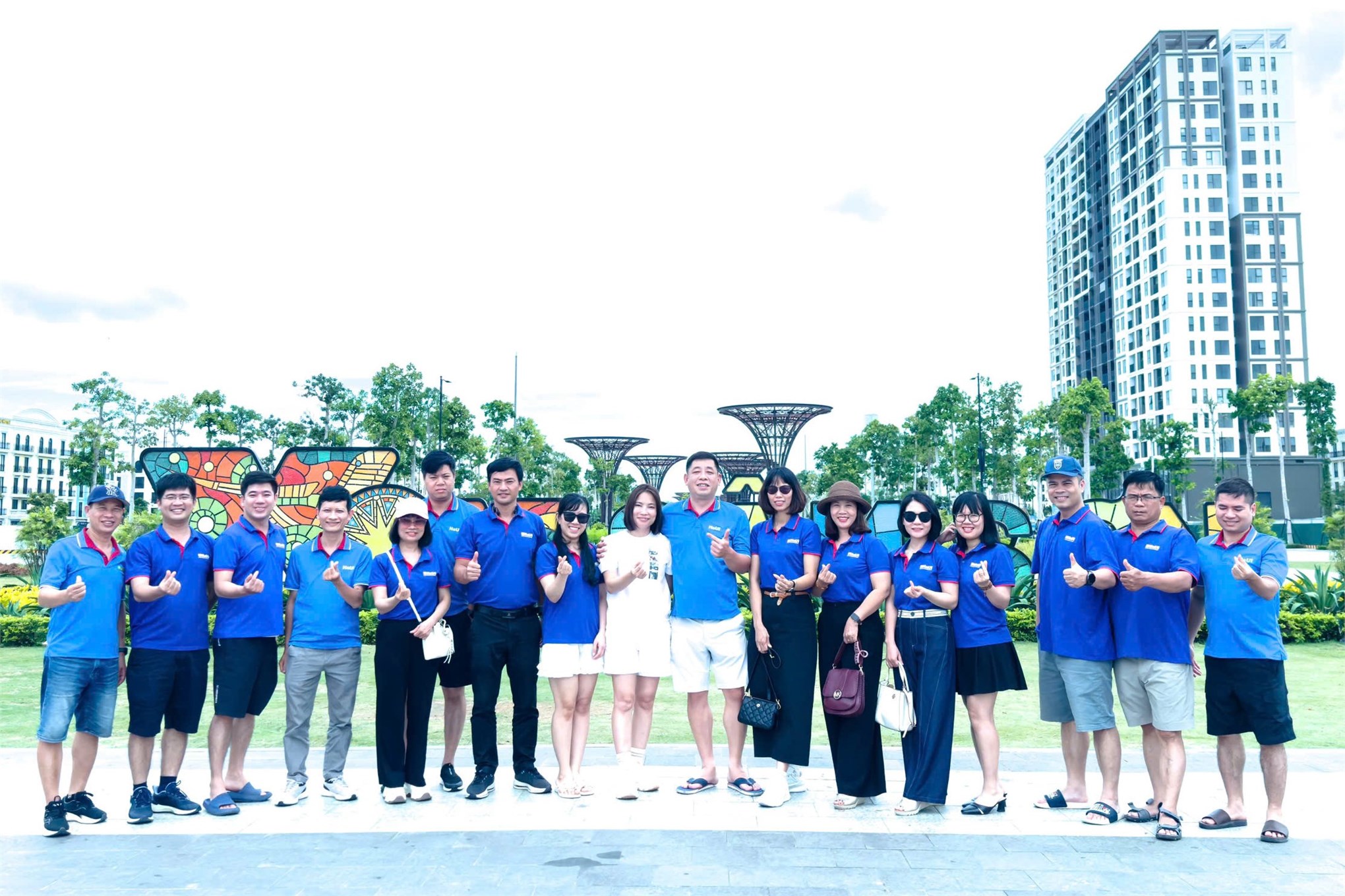Trường Điện – Điện tử tổ chức thành công chương trình tham quan, học tập bồi dưỡng hè 2026 – tăng cường gắn kết và phát triển đội ngũ