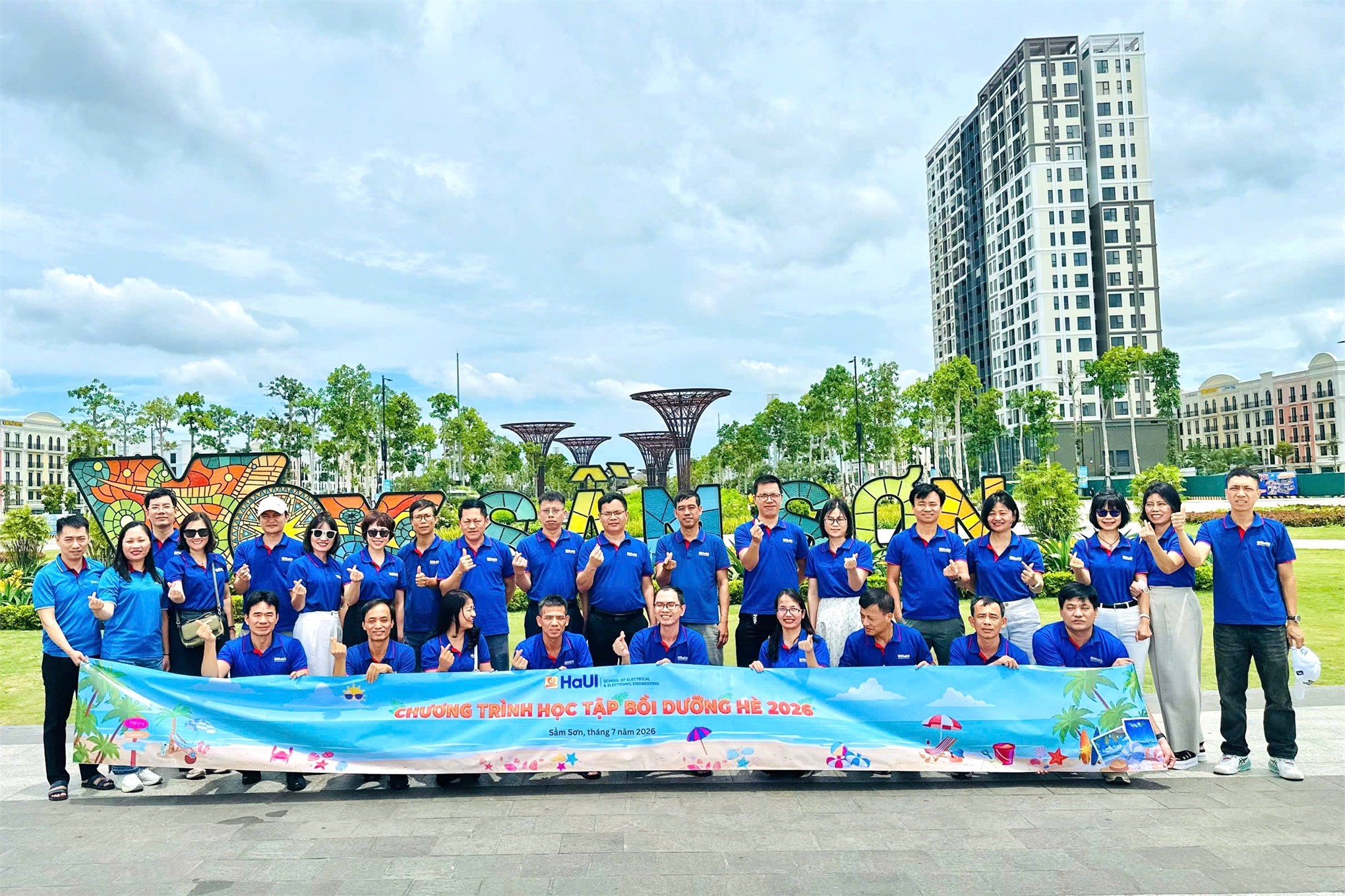 Trường Điện – Điện tử tổ chức thành công chương trình tham quan, học tập bồi dưỡng hè 2026 – tăng cường gắn kết và phát triển đội ngũ