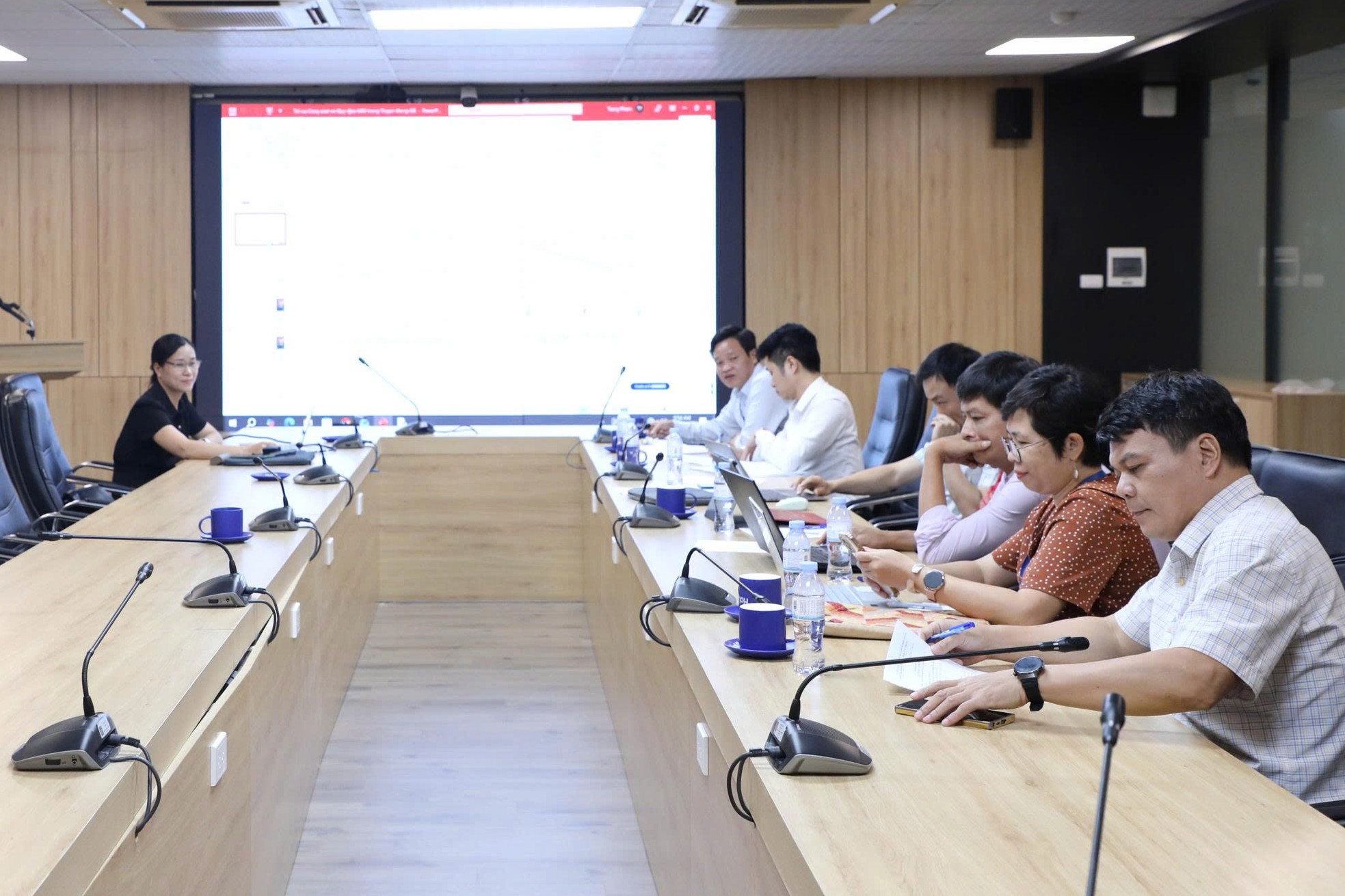 Nghiệm thu thành công đề tài nghiên cứu khoa học cấp cơ sở `Nghiên cứu ứng dụng thuật toán BAT tối ưu công suất và quỹ đạo UAV trong truyền thông 6G`