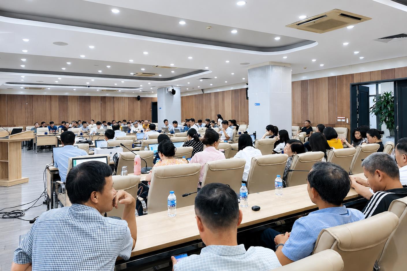 Trường Điện – Điện tử tổ chức hội nghị đánh giá, xếp loại viên chức, người lao động và bình xét thi đua năm học 2025–2026