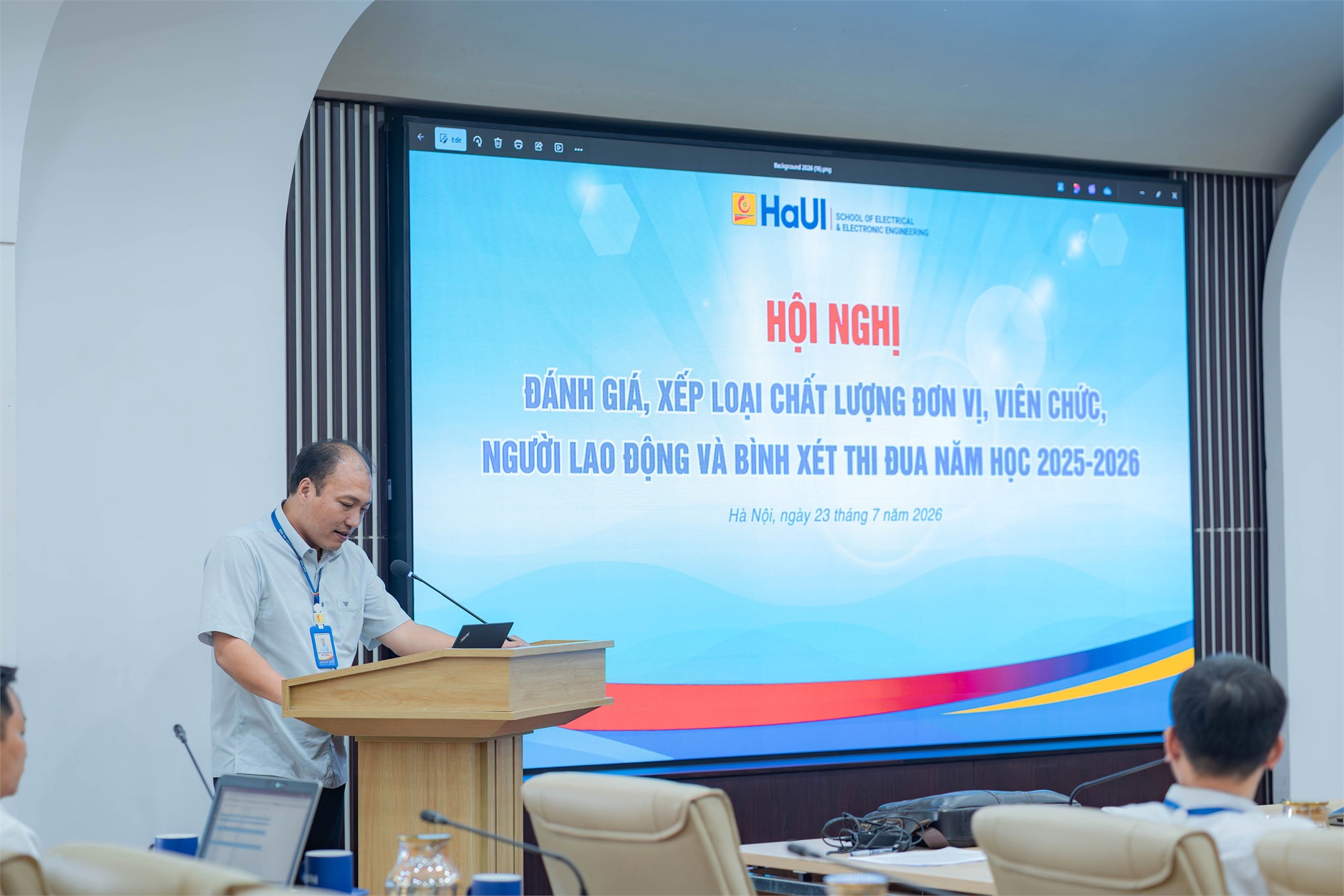 Trường Điện – Điện tử tổ chức hội nghị đánh giá, xếp loại viên chức, người lao động và bình xét thi đua năm học 2025–2026