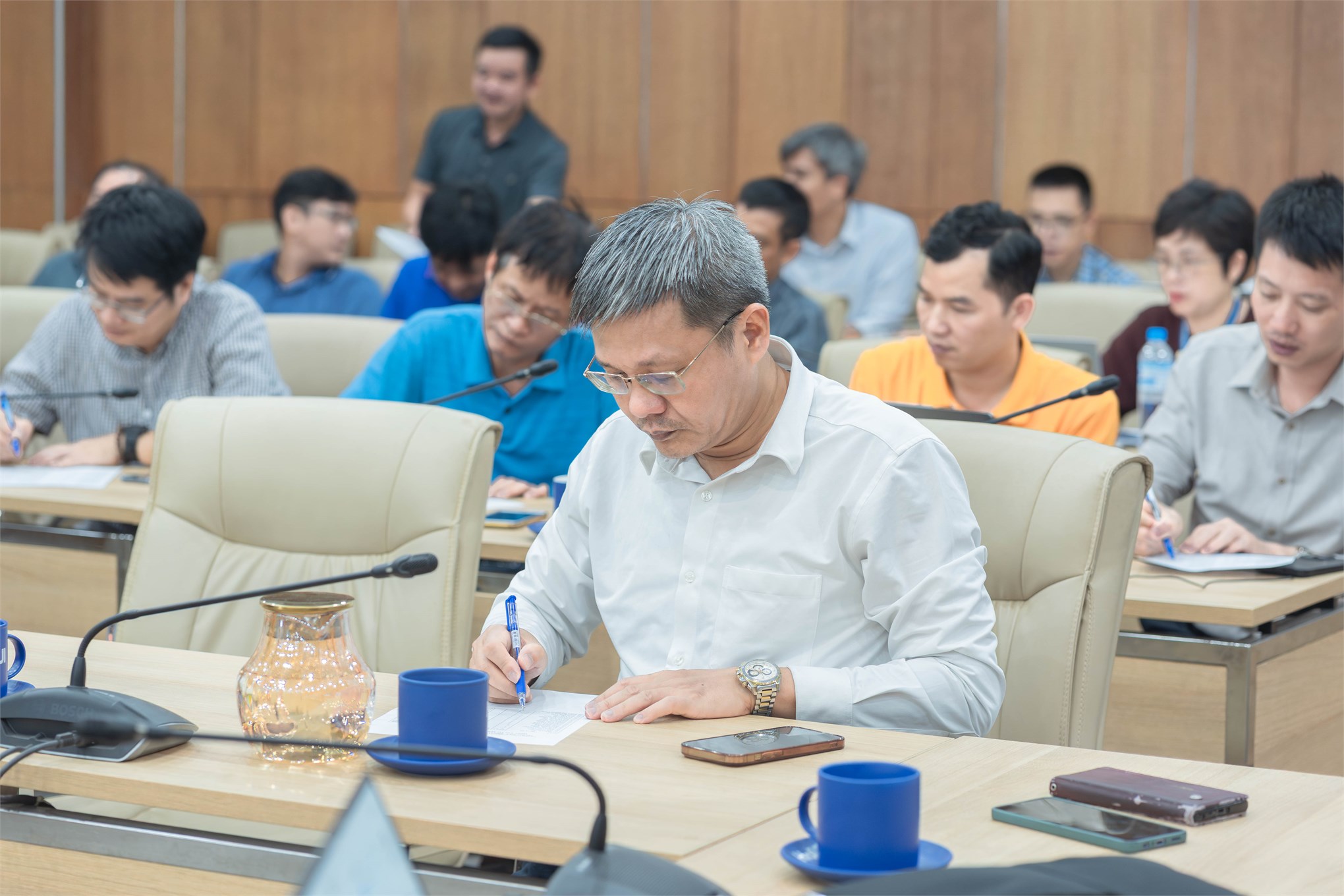 Trường Điện – Điện tử tổ chức hội nghị đánh giá, xếp loại viên chức, người lao động và bình xét thi đua năm học 2025–2026