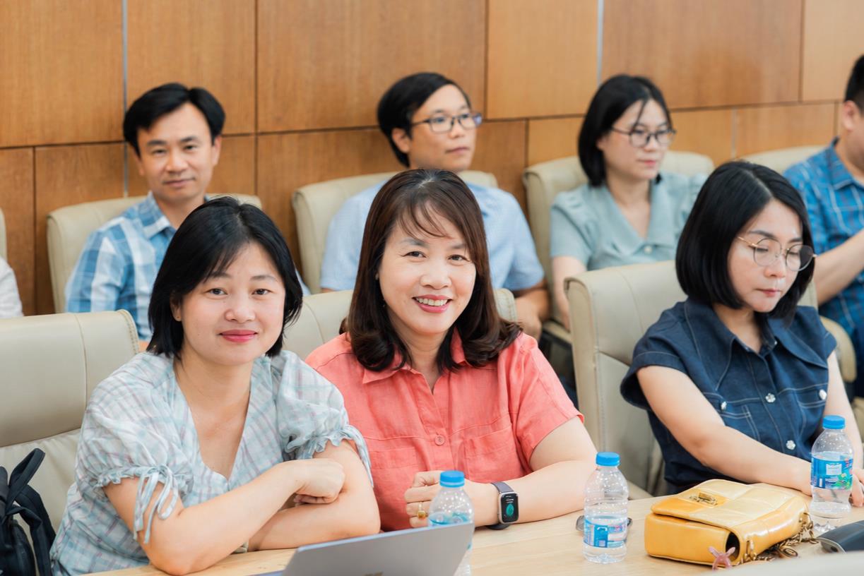 Trường Điện – Điện tử tổ chức hội nghị đánh giá, xếp loại viên chức, người lao động và bình xét thi đua năm học 2025–2026