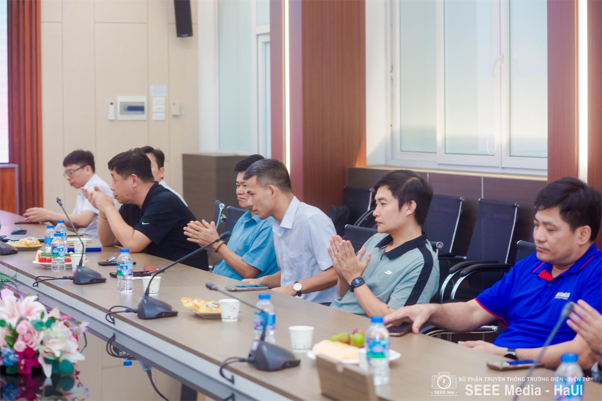 Lan tỏa truyền thống `Uống nước nhớ nguồn` – Trường Điện – Điện tử tri ân các gia đình thương binh, liệt sĩ là thân nhân của viên chức, người lao động nhân dịp 27/7