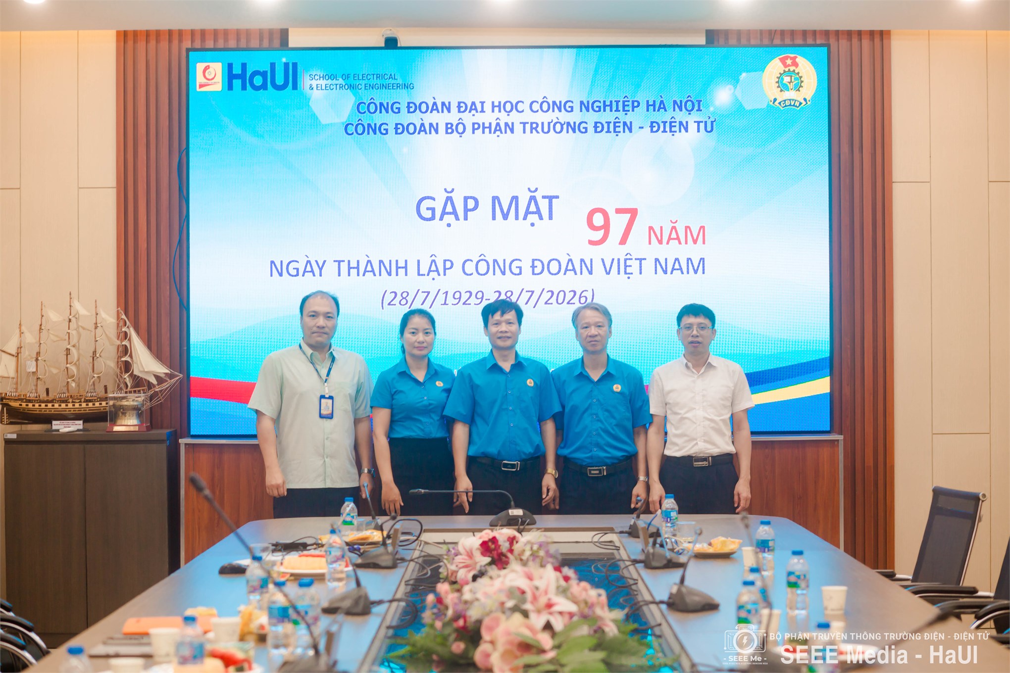 Trường Điện – Điện tử gặp mặt kỷ niệm 97 năm Ngày thành lập Công đoàn Việt Nam