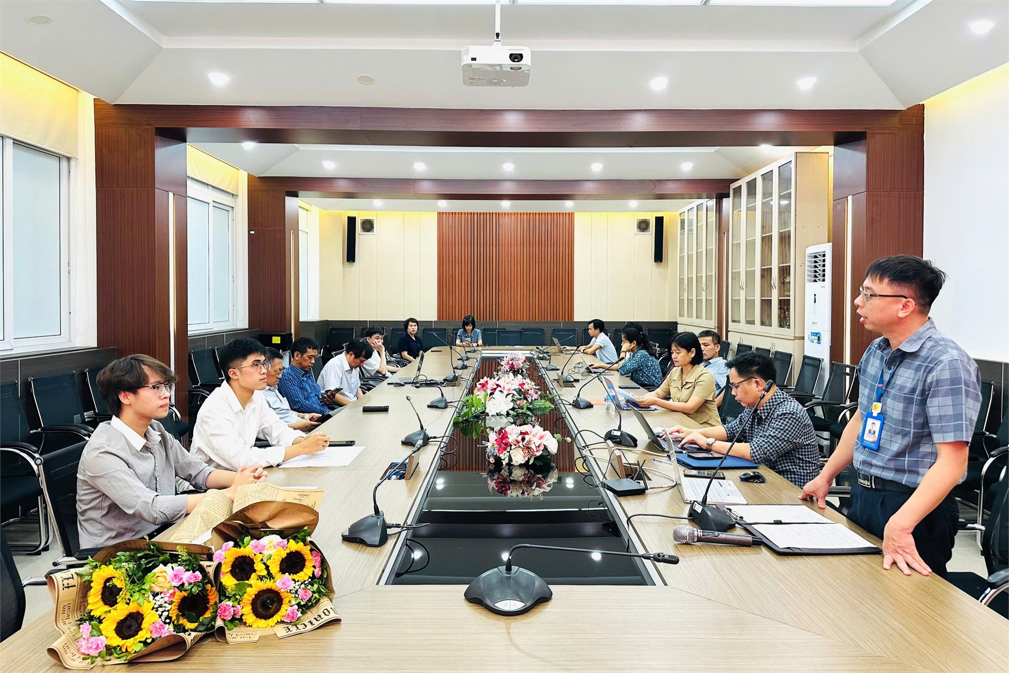 Chi bộ Điện – Điện tử 4 kết nạp hai đảng viên mới