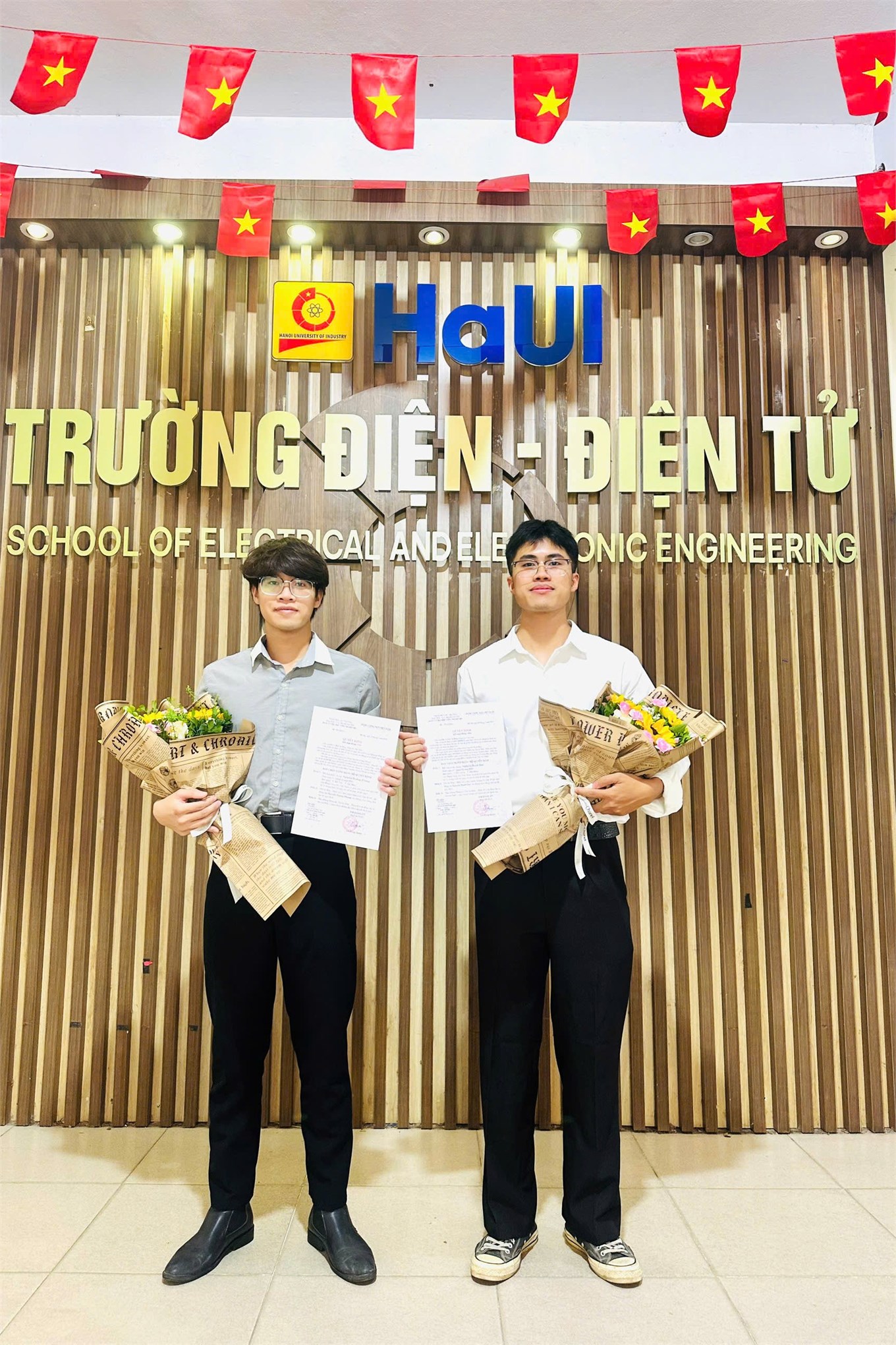 Chi bộ Điện – Điện tử 4 kết nạp hai đảng viên mới