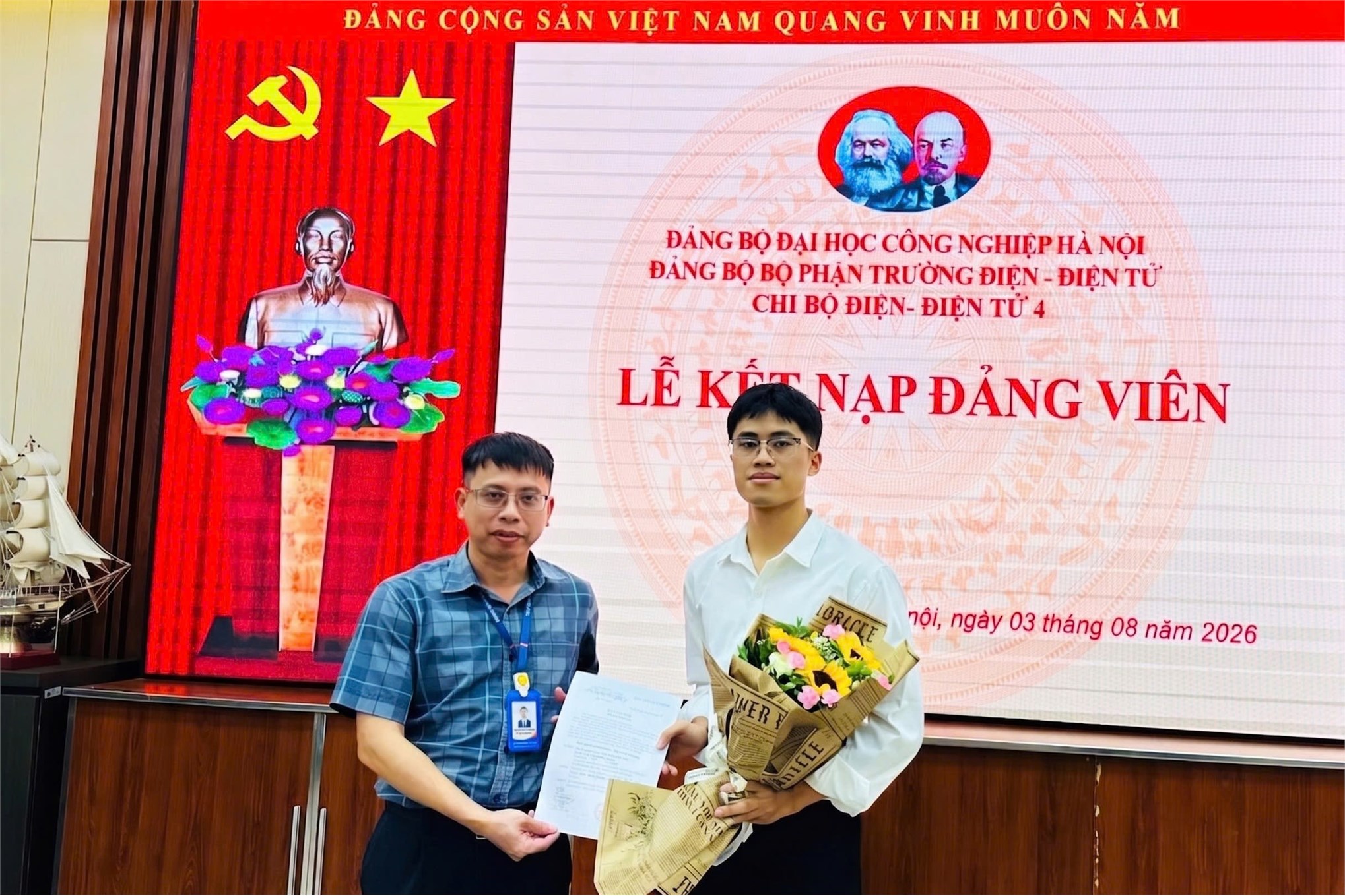 Chi bộ Điện – Điện tử 4 kết nạp hai đảng viên mới