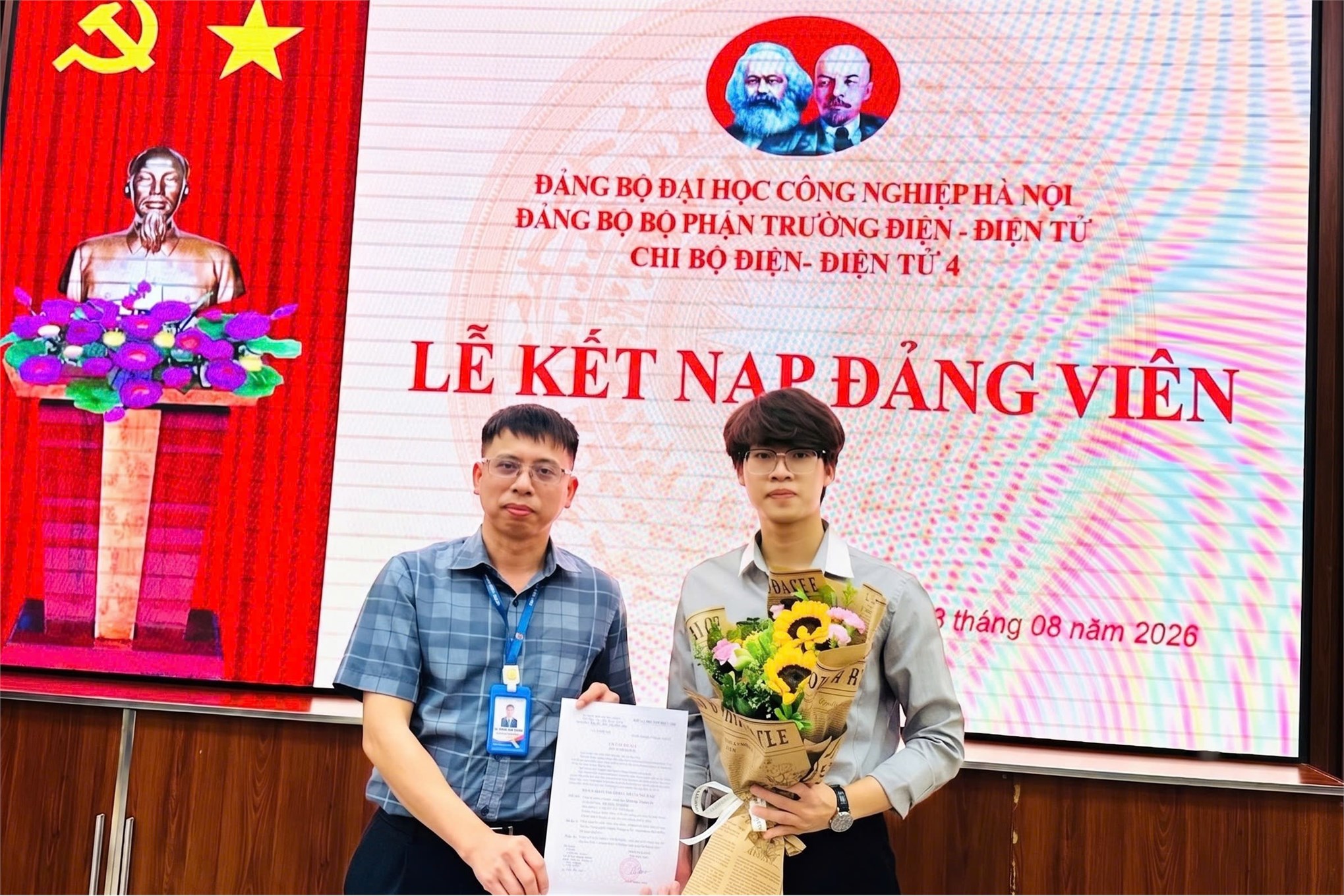 Chi bộ Điện – Điện tử 4 kết nạp hai đảng viên mới