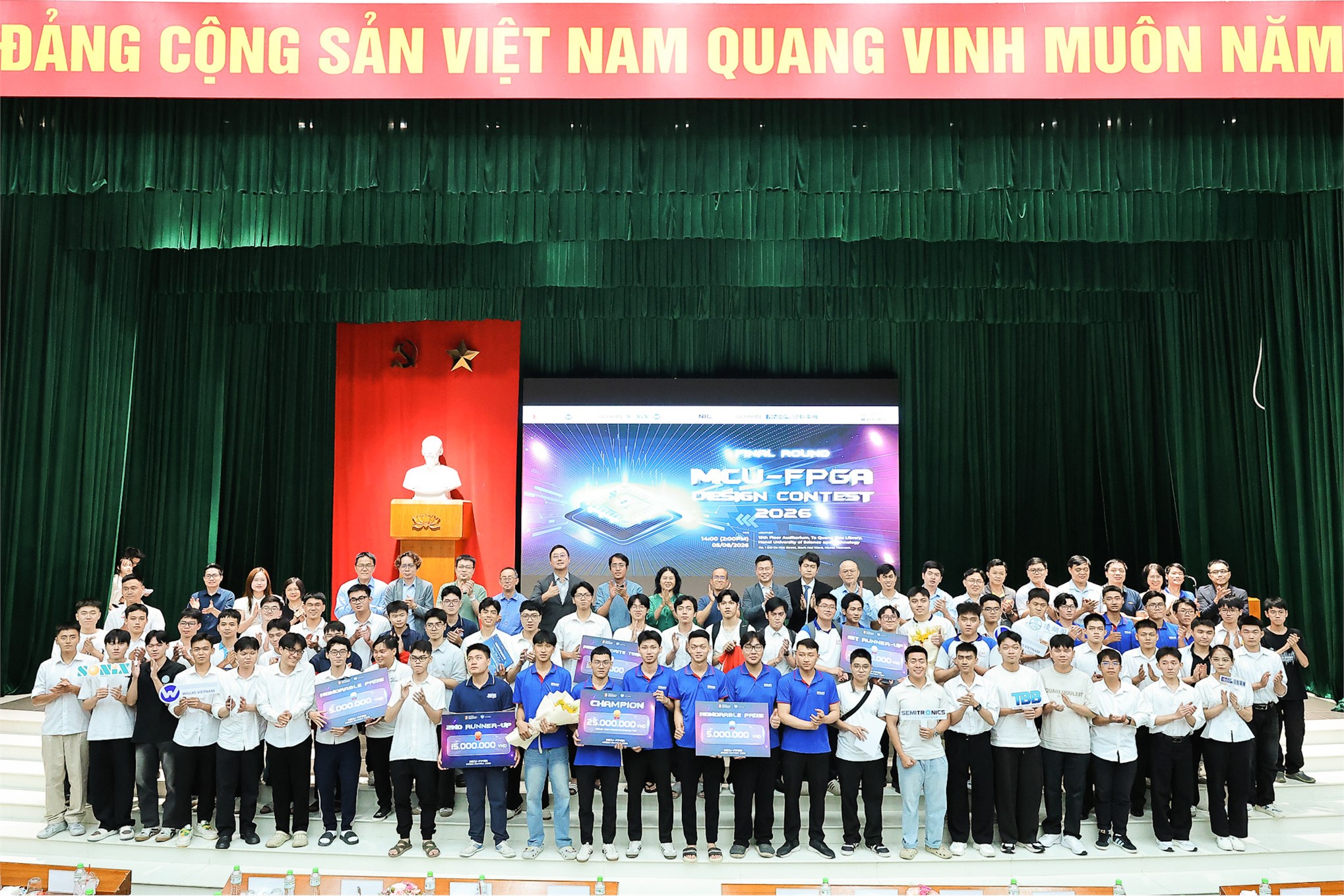 Sinh viên Trường Điện – Điện tử xuất sắc giành giải Nhất Cuộc thi Thiết kế MCU - FPGA Hà Nội 2026