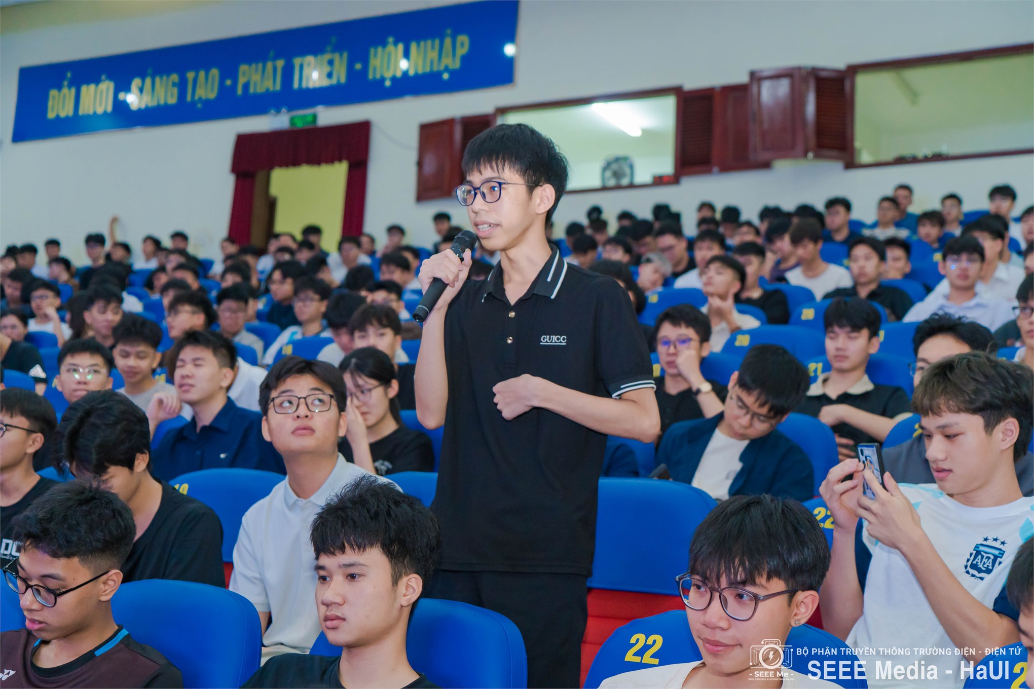 Chào đón tân sinh viên K21 – Khởi đầu hành trình mới tại Trường Điện – Điện tử