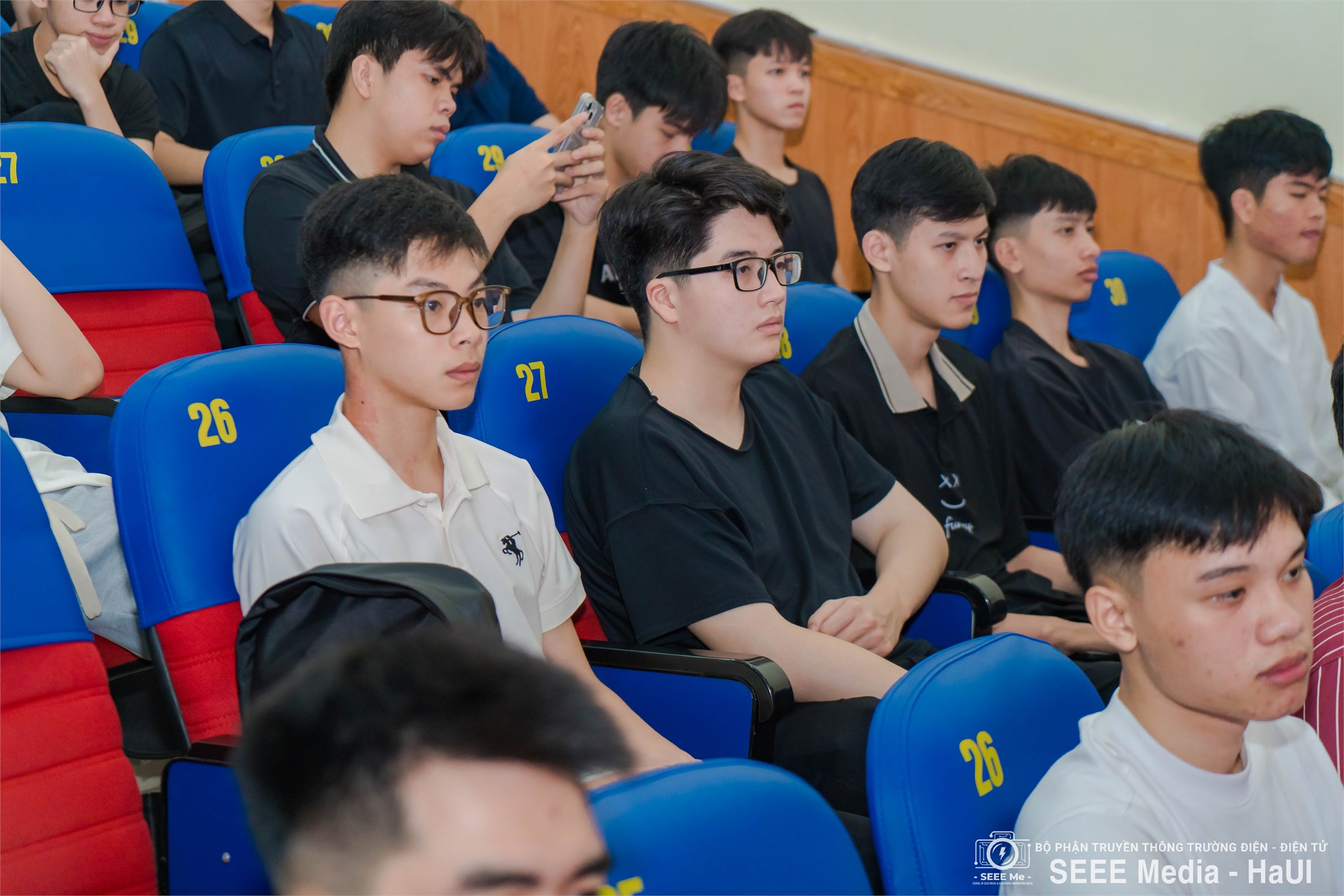 Chào đón tân sinh viên K21 – Khởi đầu hành trình mới tại Trường Điện – Điện tử