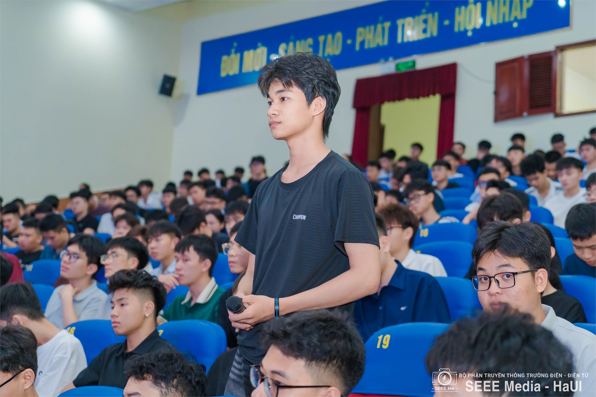 Chào đón tân sinh viên K21 – Khởi đầu hành trình mới tại Trường Điện – Điện tử