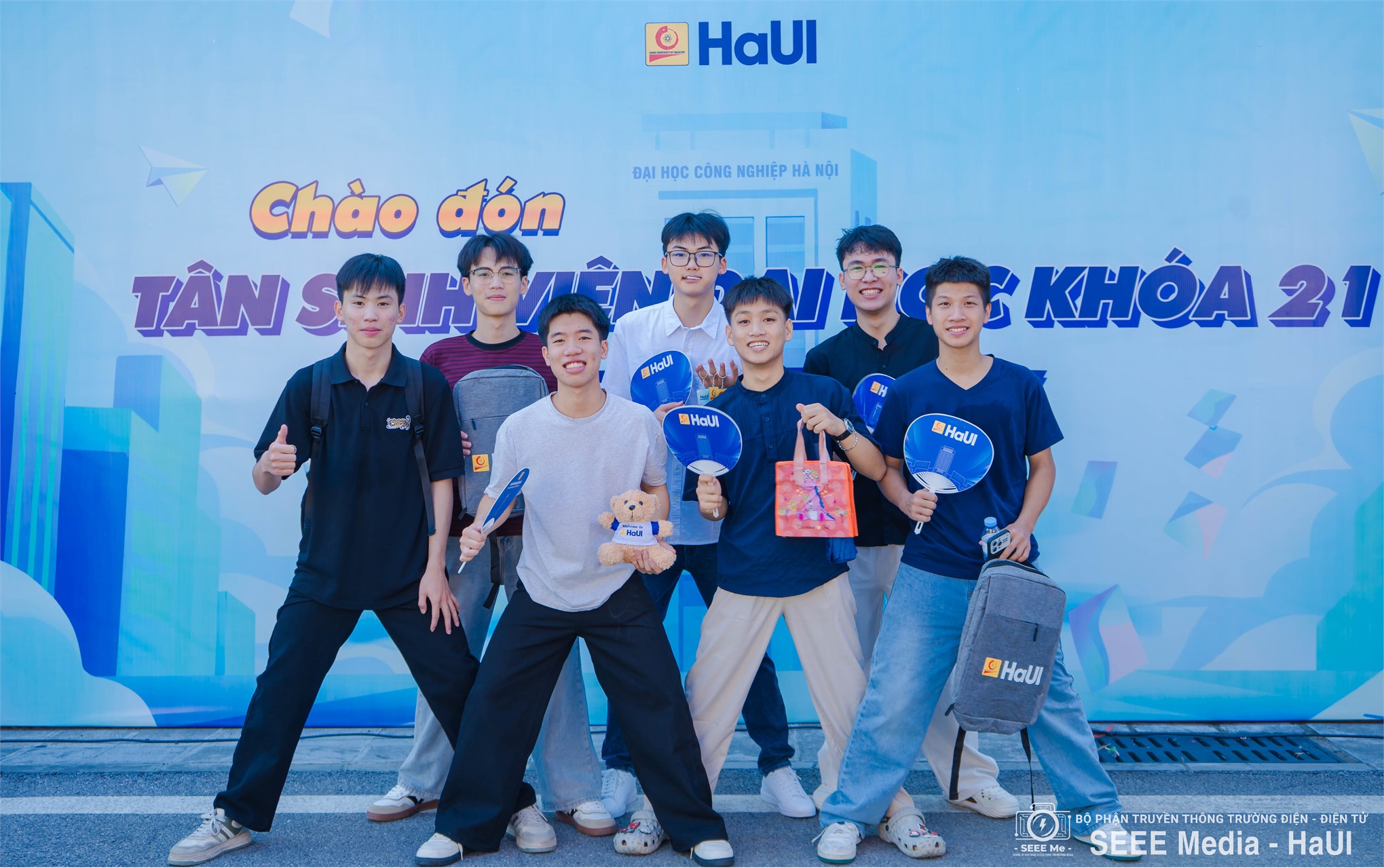Chào đón tân sinh viên K21 – Khởi đầu hành trình mới tại Trường Điện – Điện tử