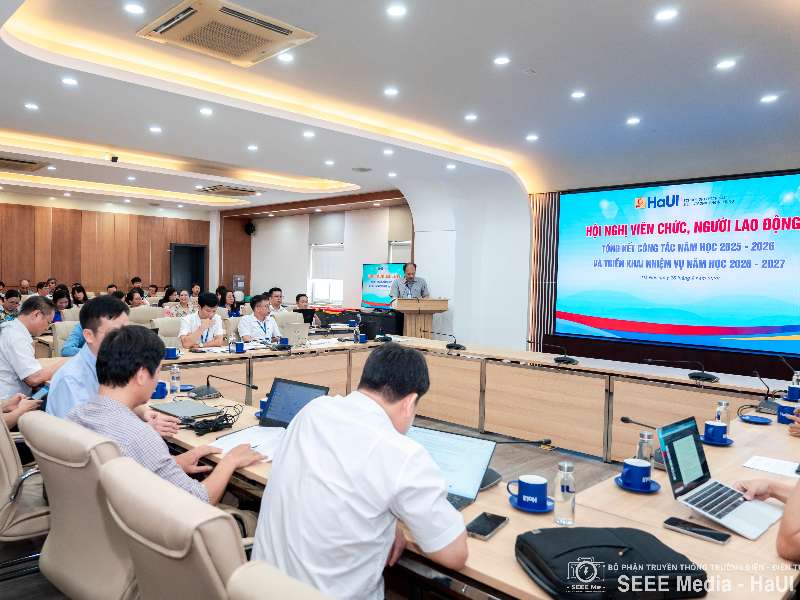 Trường Điện - Điện tử tổ chức Hội nghị viên chức, người lao động tổng kết năm học 2025–2026 và triển khai nhiệm vụ năm học 2026–2027
