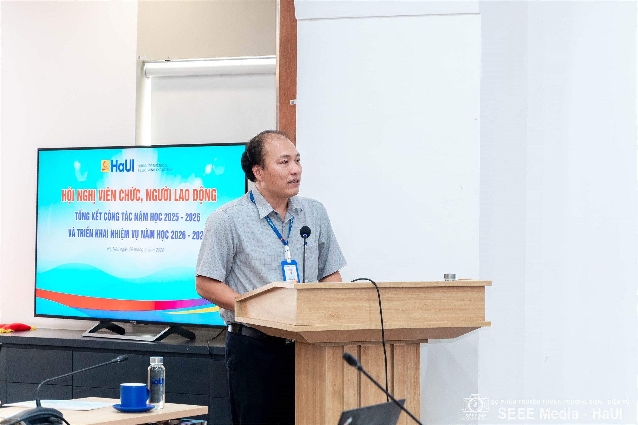 Trường Điện - Điện tử tổ chức Hội nghị viên chức, người lao động tổng kết năm học 2025–2026 và triển khai nhiệm vụ năm học 2026–2027