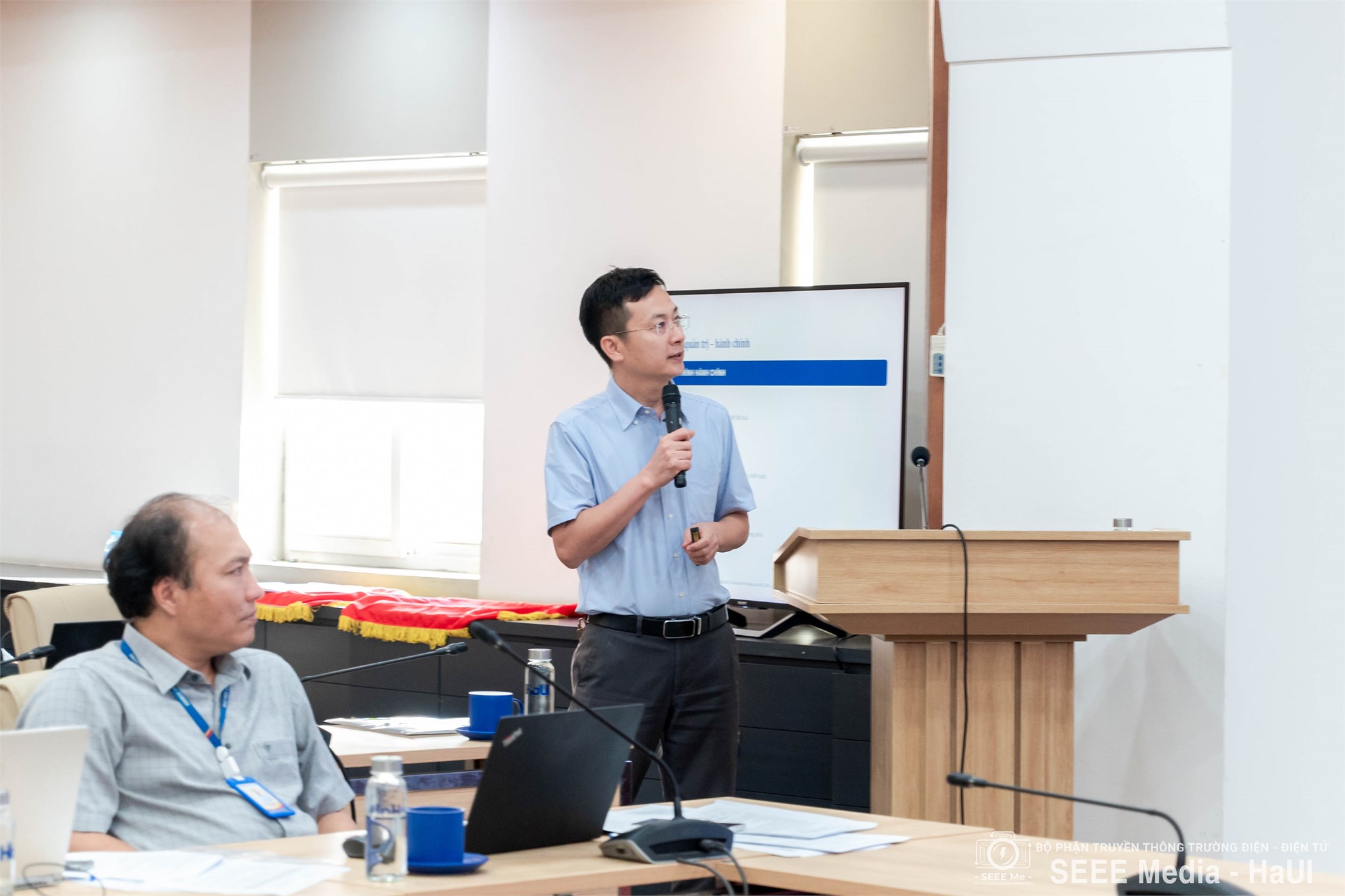 Trường Điện - Điện tử tổ chức Hội nghị viên chức, người lao động tổng kết năm học 2025–2026 và triển khai nhiệm vụ năm học 2026–2027