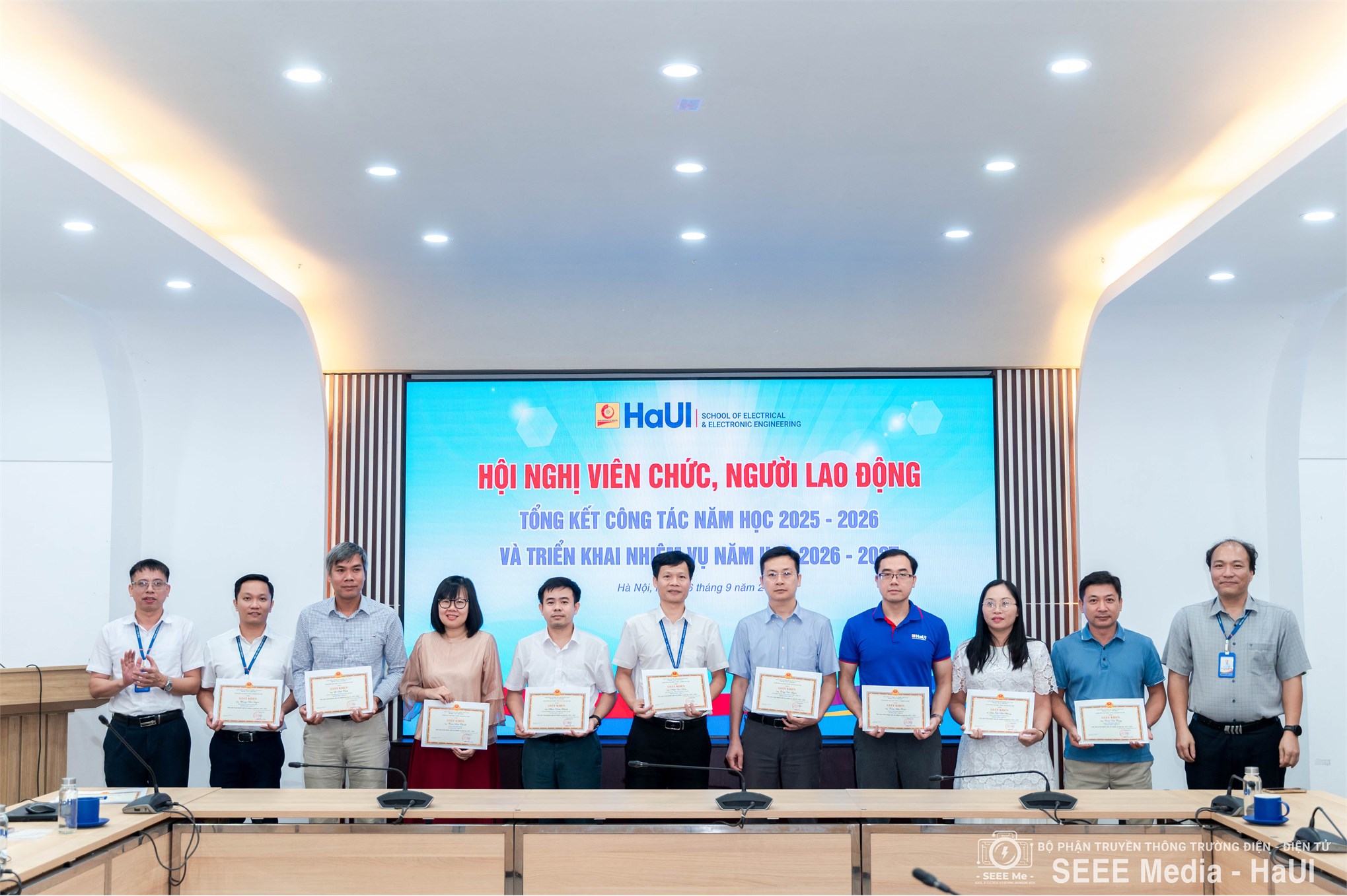 Trường Điện - Điện tử tổ chức Hội nghị viên chức, người lao động tổng kết năm học 2025–2026 và triển khai nhiệm vụ năm học 2026–2027