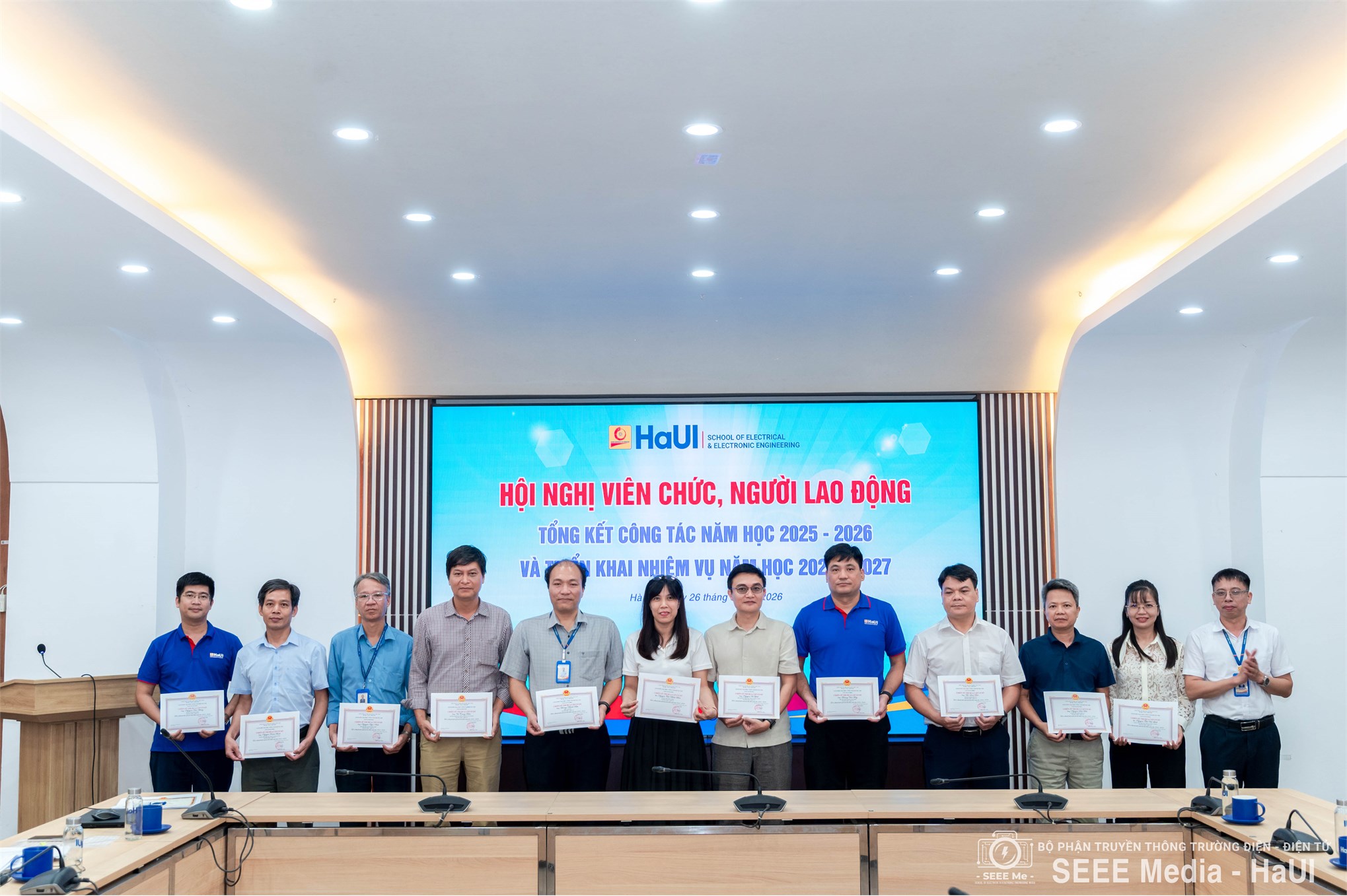Trường Điện - Điện tử tổ chức Hội nghị viên chức, người lao động tổng kết năm học 2025–2026 và triển khai nhiệm vụ năm học 2026–2027