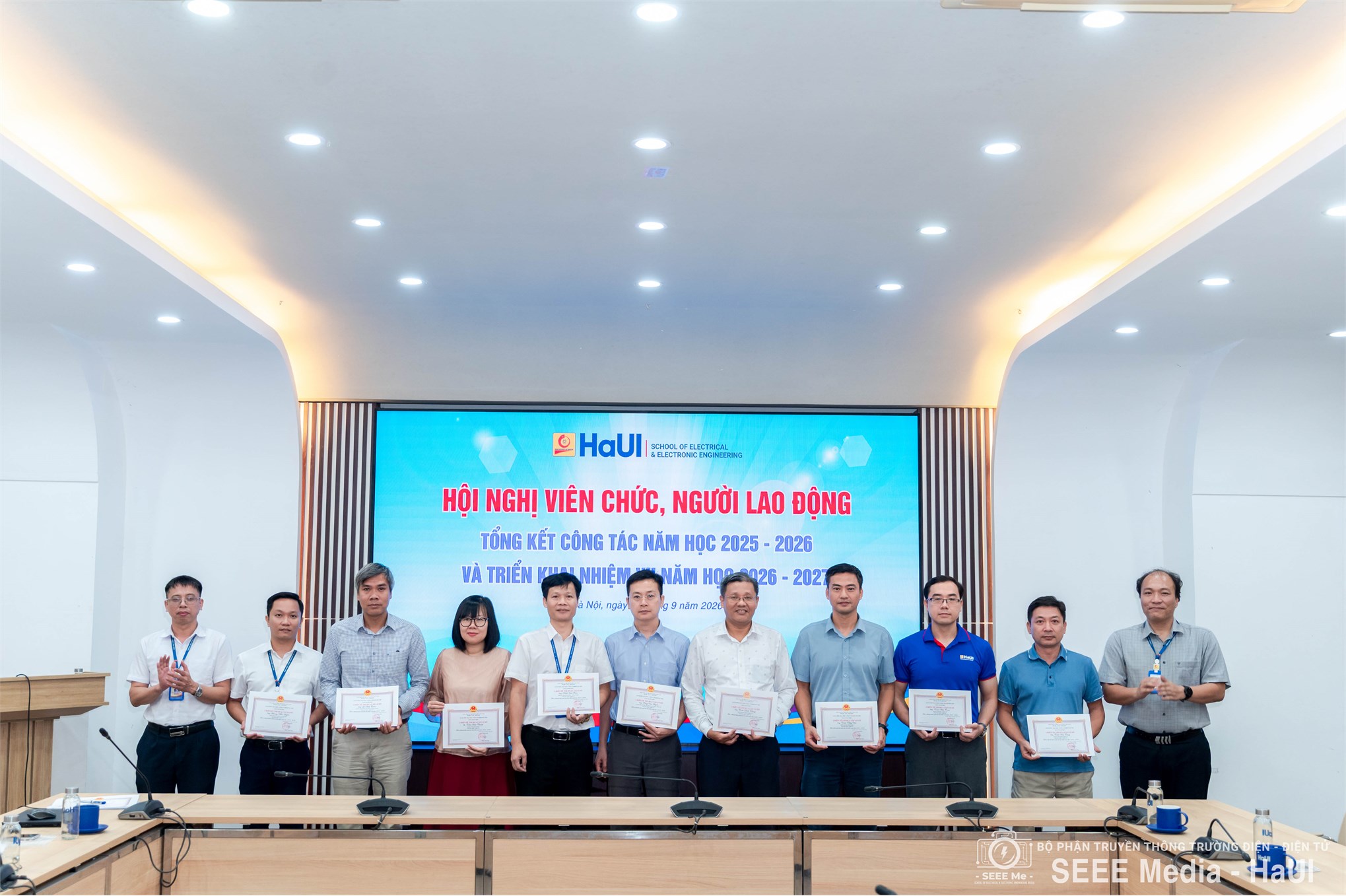 Trường Điện - Điện tử tổ chức Hội nghị viên chức, người lao động tổng kết năm học 2025–2026 và triển khai nhiệm vụ năm học 2026–2027