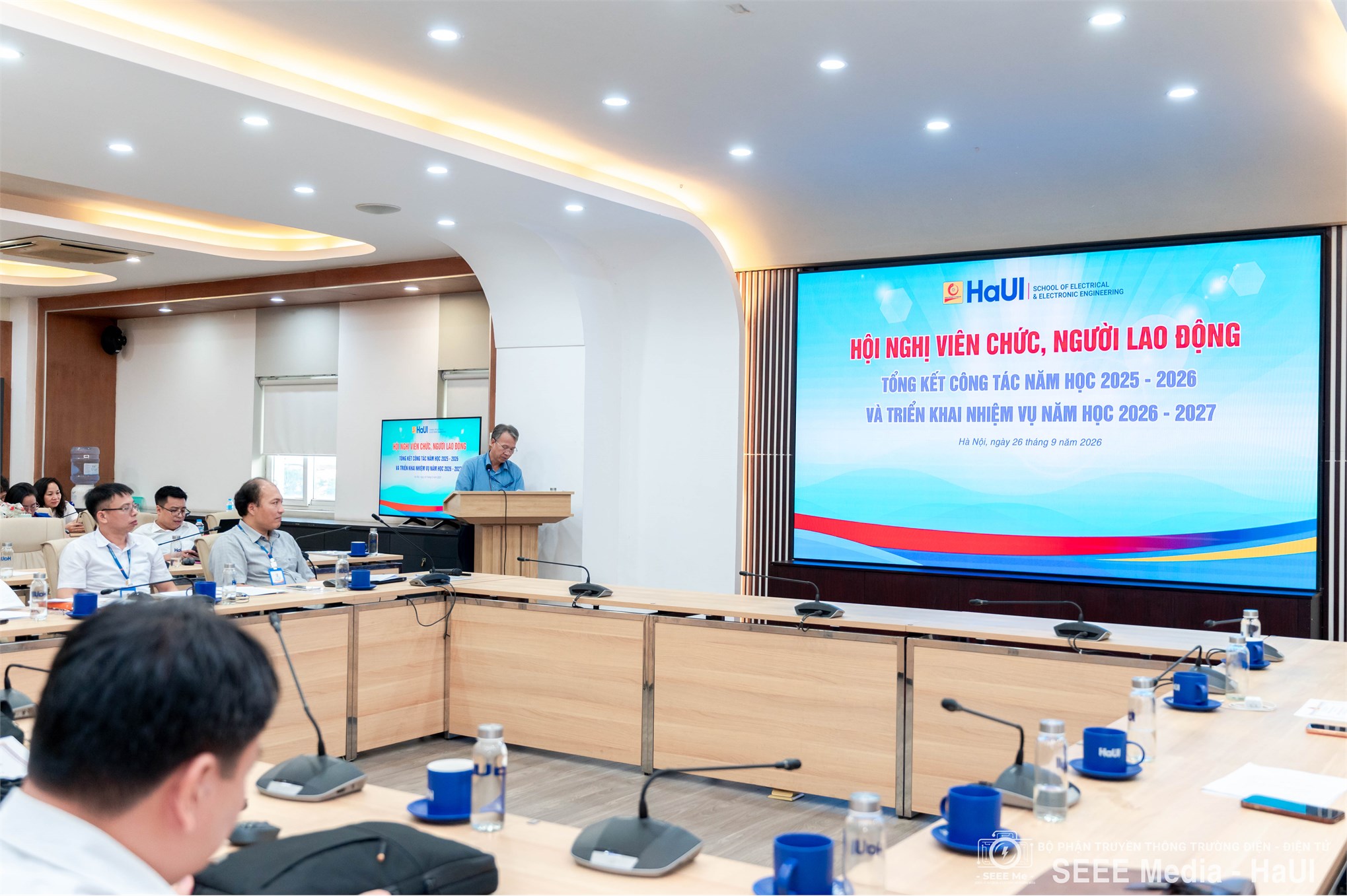 Trường Điện - Điện tử tổ chức Hội nghị viên chức, người lao động tổng kết năm học 2025–2026 và triển khai nhiệm vụ năm học 2026–2027