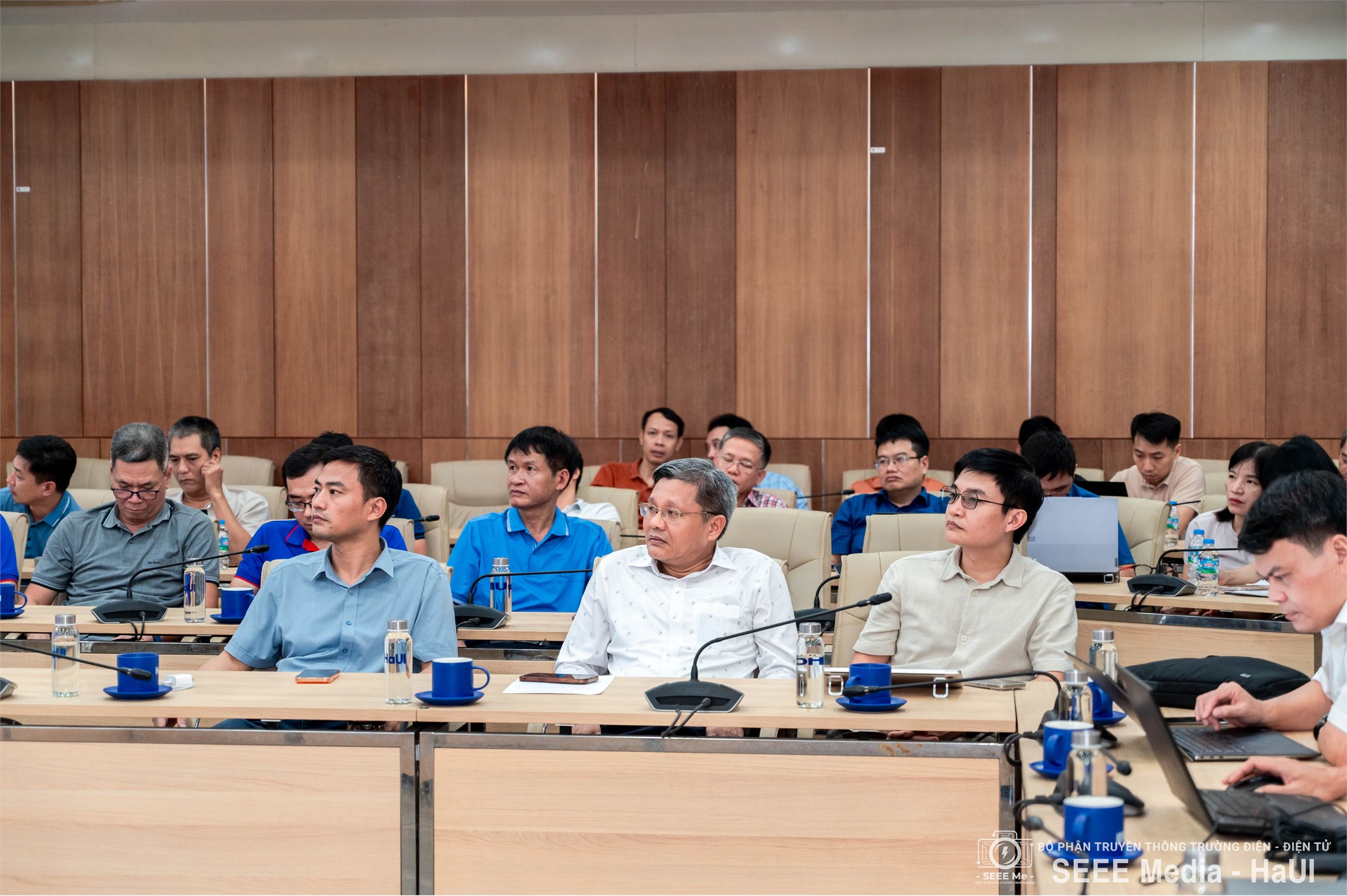Trường Điện - Điện tử tổ chức Hội nghị viên chức, người lao động tổng kết năm học 2025–2026 và triển khai nhiệm vụ năm học 2026–2027