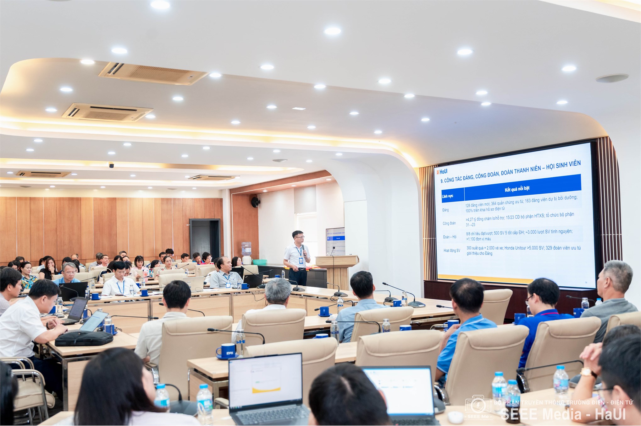 Trường Điện - Điện tử tổ chức Hội nghị viên chức, người lao động tổng kết năm học 2025–2026 và triển khai nhiệm vụ năm học 2026–2027