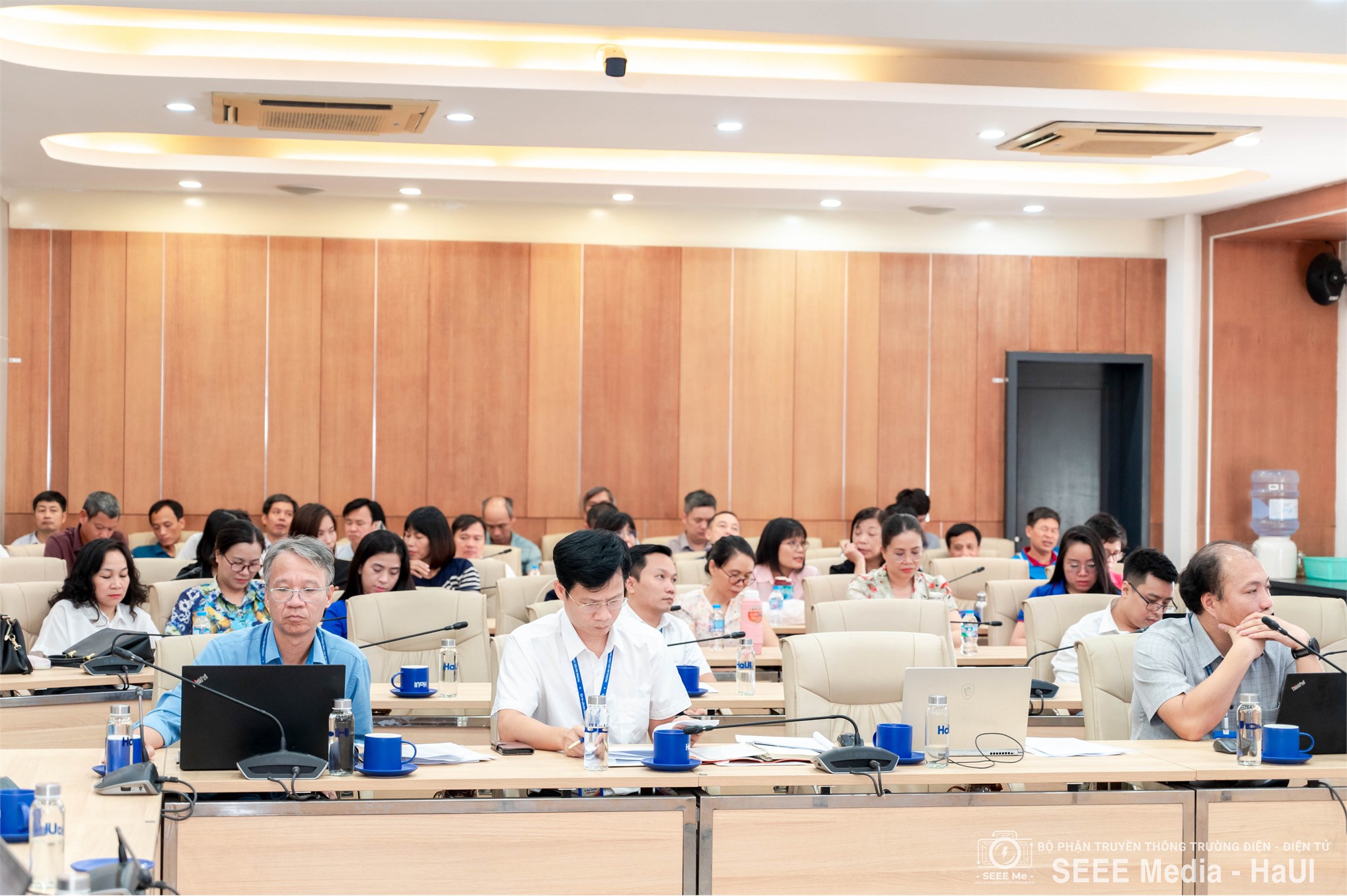 Trường Điện - Điện tử tổ chức Hội nghị viên chức, người lao động tổng kết năm học 2025–2026 và triển khai nhiệm vụ năm học 2026–2027