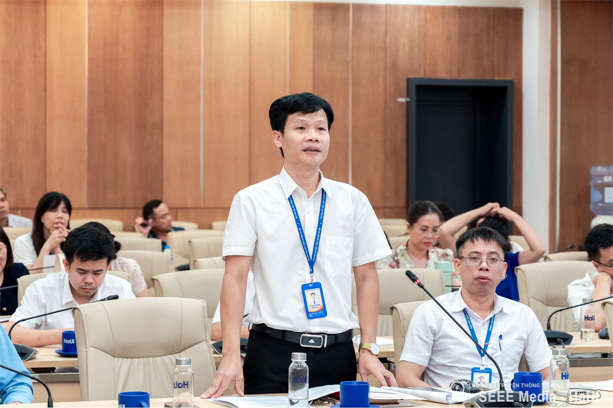 Trường Điện - Điện tử tổ chức Hội nghị viên chức, người lao động tổng kết năm học 2025–2026 và triển khai nhiệm vụ năm học 2026–2027