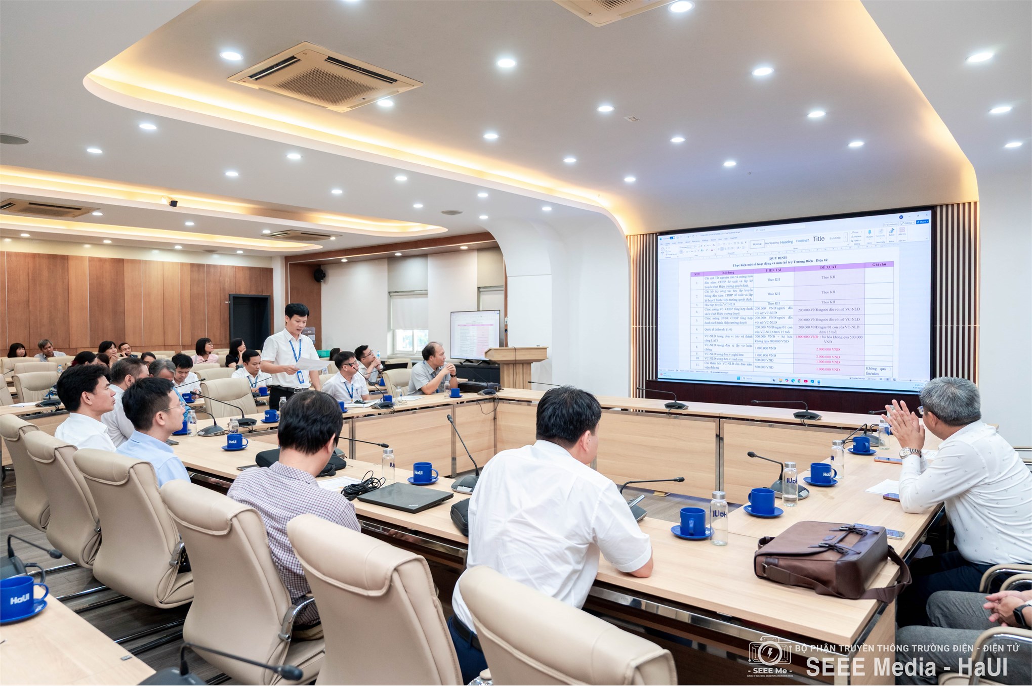 Trường Điện - Điện tử tổ chức Hội nghị viên chức, người lao động tổng kết năm học 2025–2026 và triển khai nhiệm vụ năm học 2026–2027