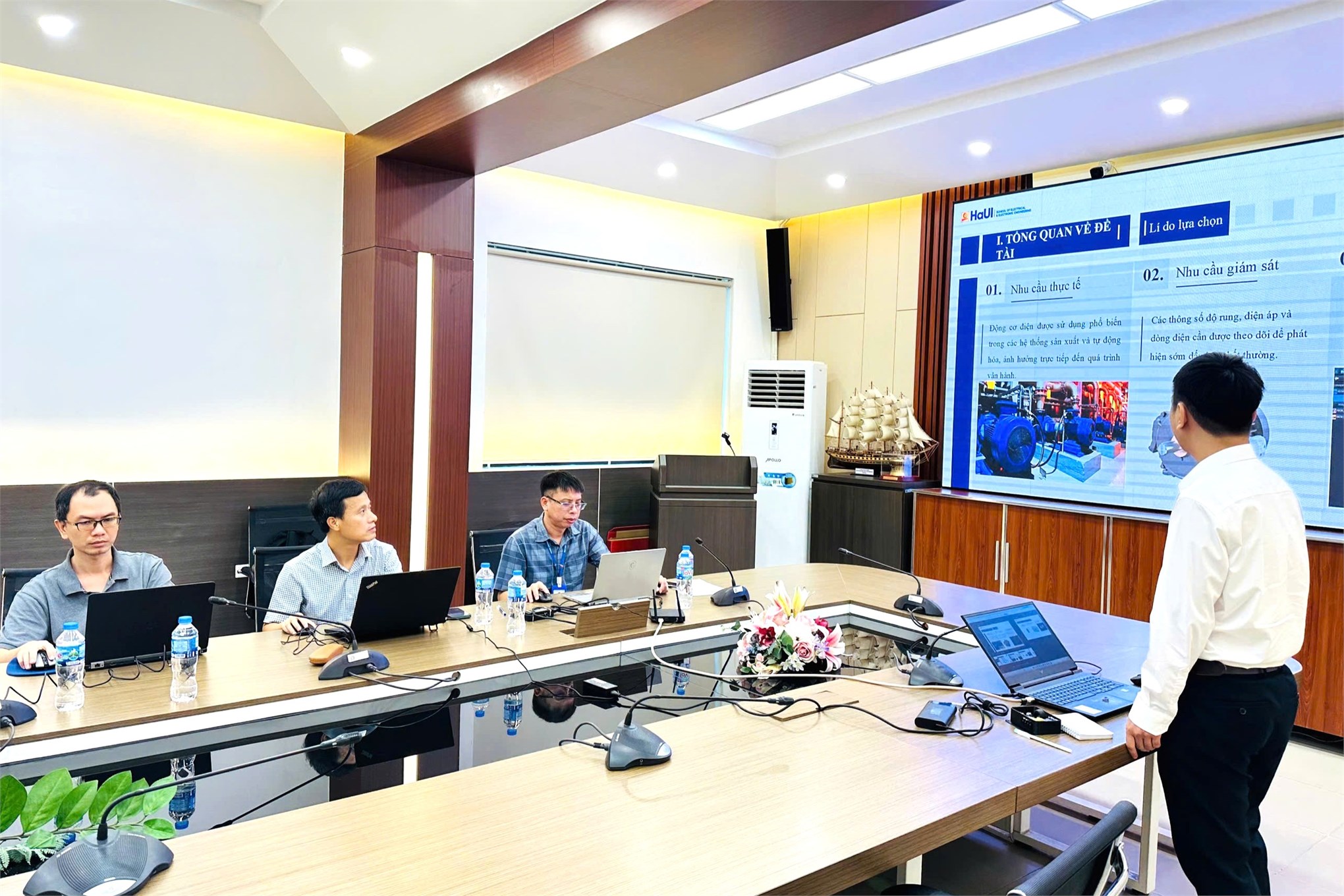 “Chạm đích” hành trình đại học – sôi nổi mùa bảo vệ Đồ án tốt nghiệp học kỳ phụ 2 năm học 2025–2026