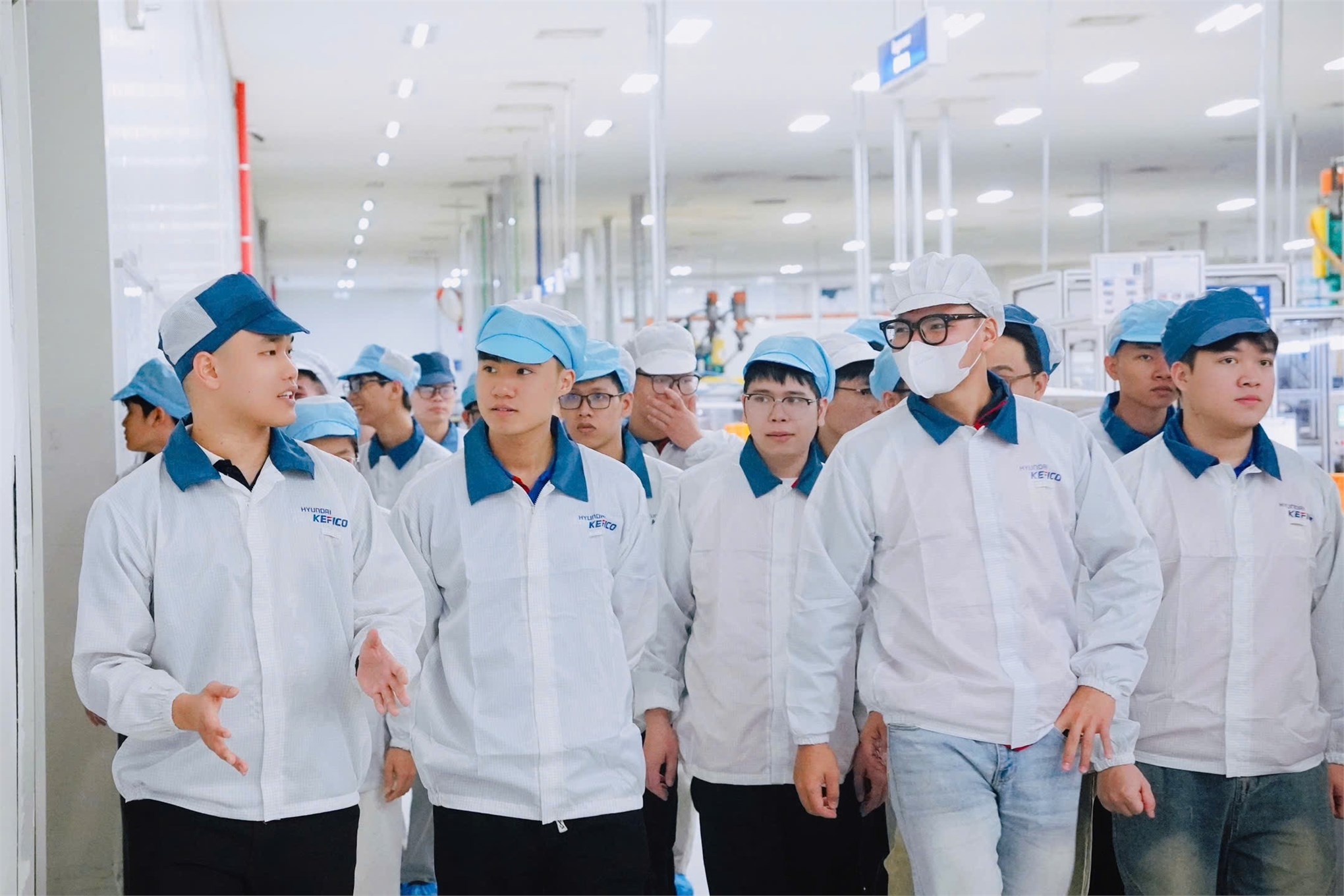 Sinh viên Trường Điện - Điện tử trải nghiệm thực tế tại Hyundai Kefico Việt Nam